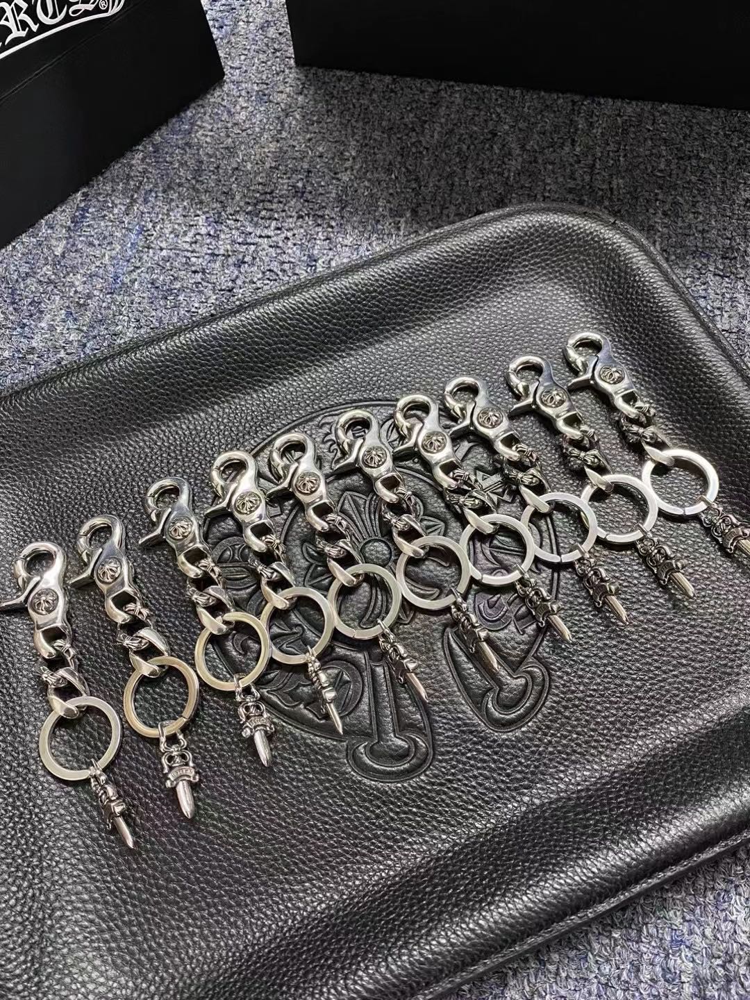 Half-flower lobster keychain, in stock.