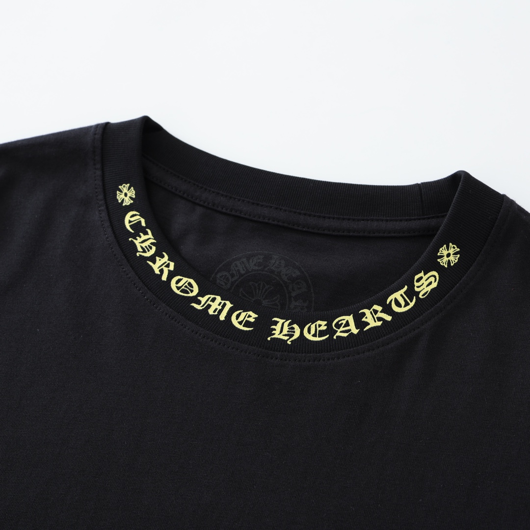 CH's new Sanskrit print long-sleeved shirt with collar. Available in three colors and all sizes. Original Hong Kong import, purchased for 8399. Made of 220g 100% cotton. The print uses a foaming process. Custom accessories. High-quality workmanship f