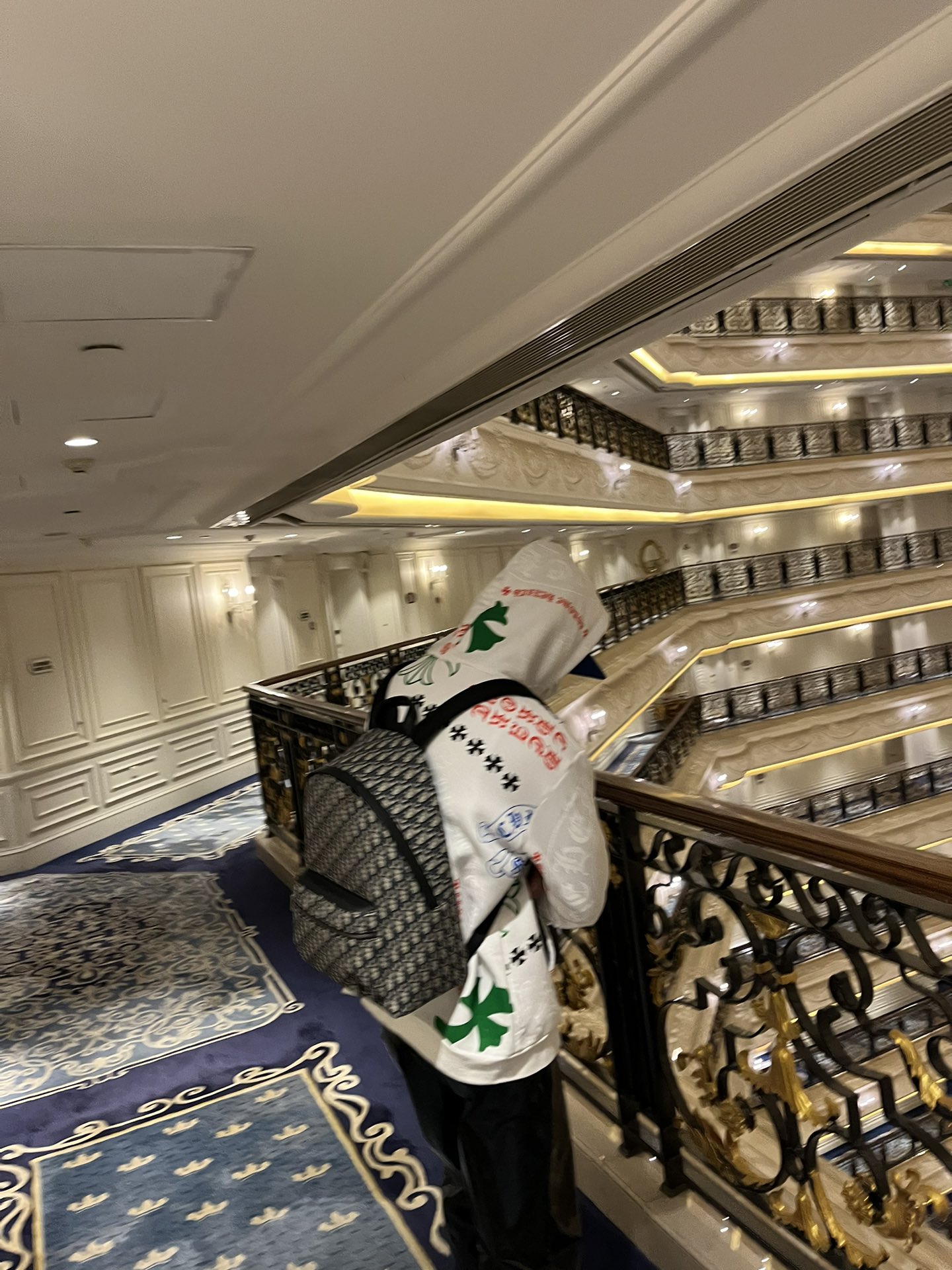 Chrome Hearts official website exclusive white hoodie. Purchased from Xianyu (a second-hand marketplace) for ¥8500 for research and development. All details are flawless compared to any other version. Officially priced at over ¥7000, but I couldn't g