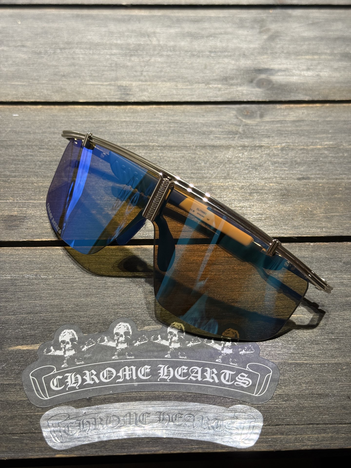 Exclusive❗CH-specific collector's edition cycling glasses. Top-notch craftsmanship surpasses all other versions on the market. It's the only one❗