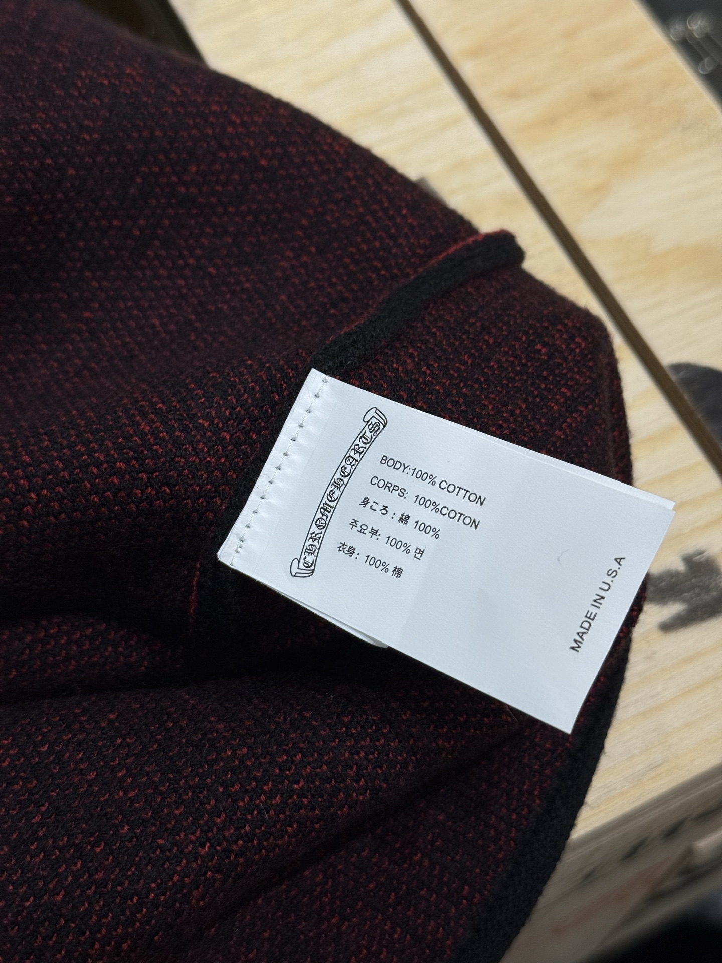 Chrome Hearts double-layered cashmere sweater with three patent leather crosses, retailing for nearly 50,000 RMB, unisex. Made of double-layered pure cashmere, featuring three imported patent leather crosses hand-stitched, and a jacquard lace pattern