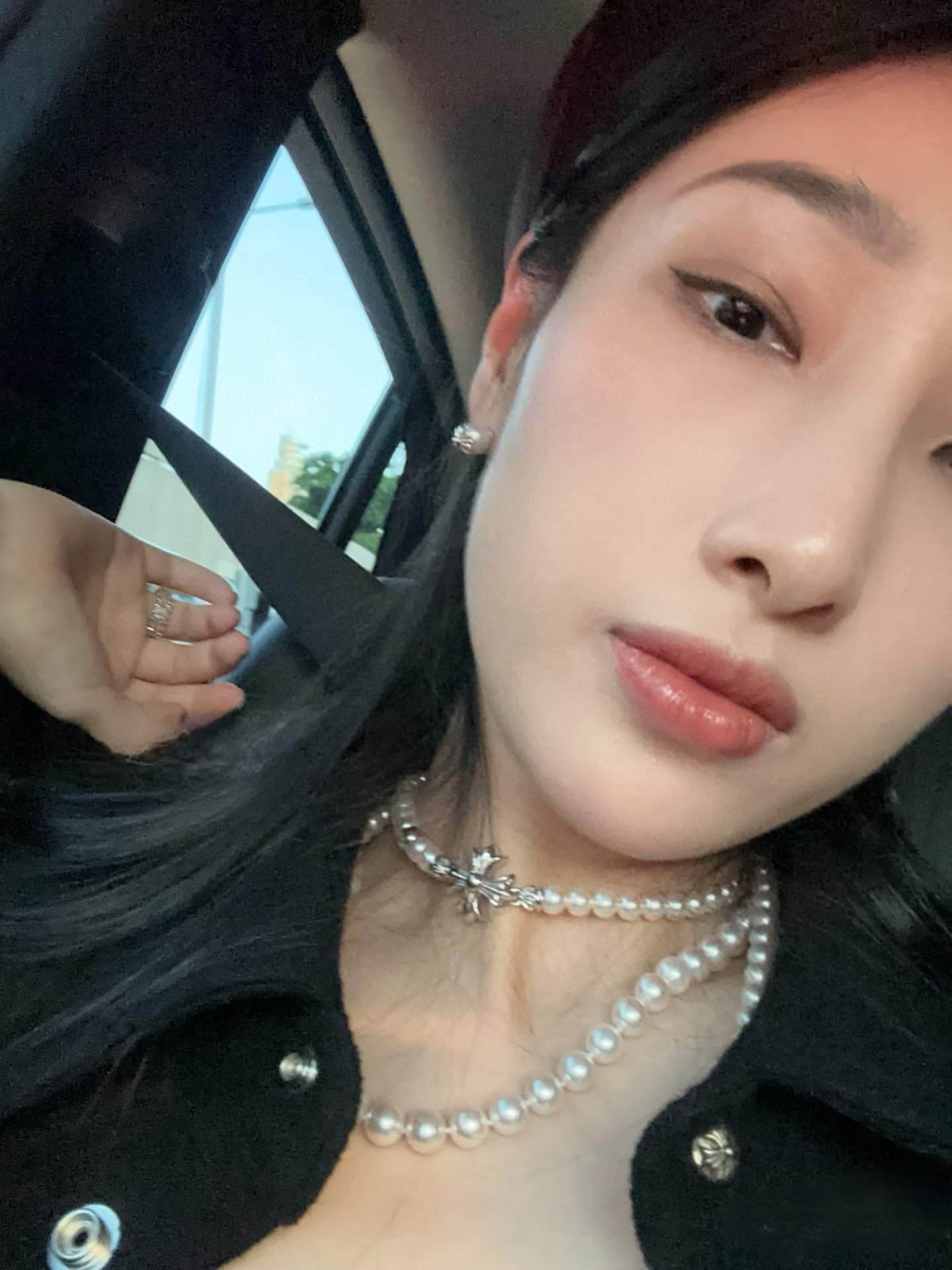 Miki x CH Century CollaborationShort Cross Flower Pearl Stud Earrings 🆕