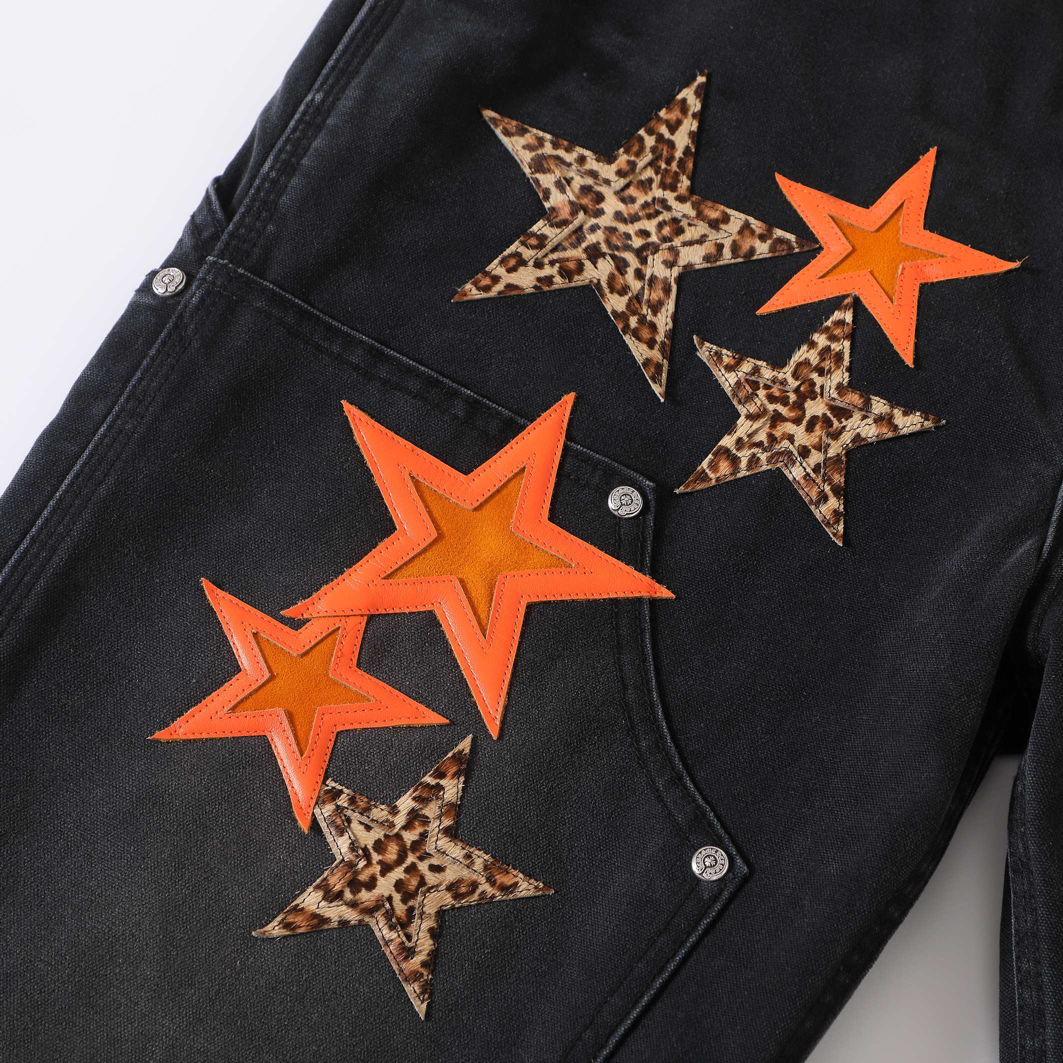CH Chrome Hearts Orange Leather Leopard Print Pentagram Haute Couture Collection redefines workwear haute couture standards with a wild aesthetic: the core leather appliqué technique subverts convention, employing a 