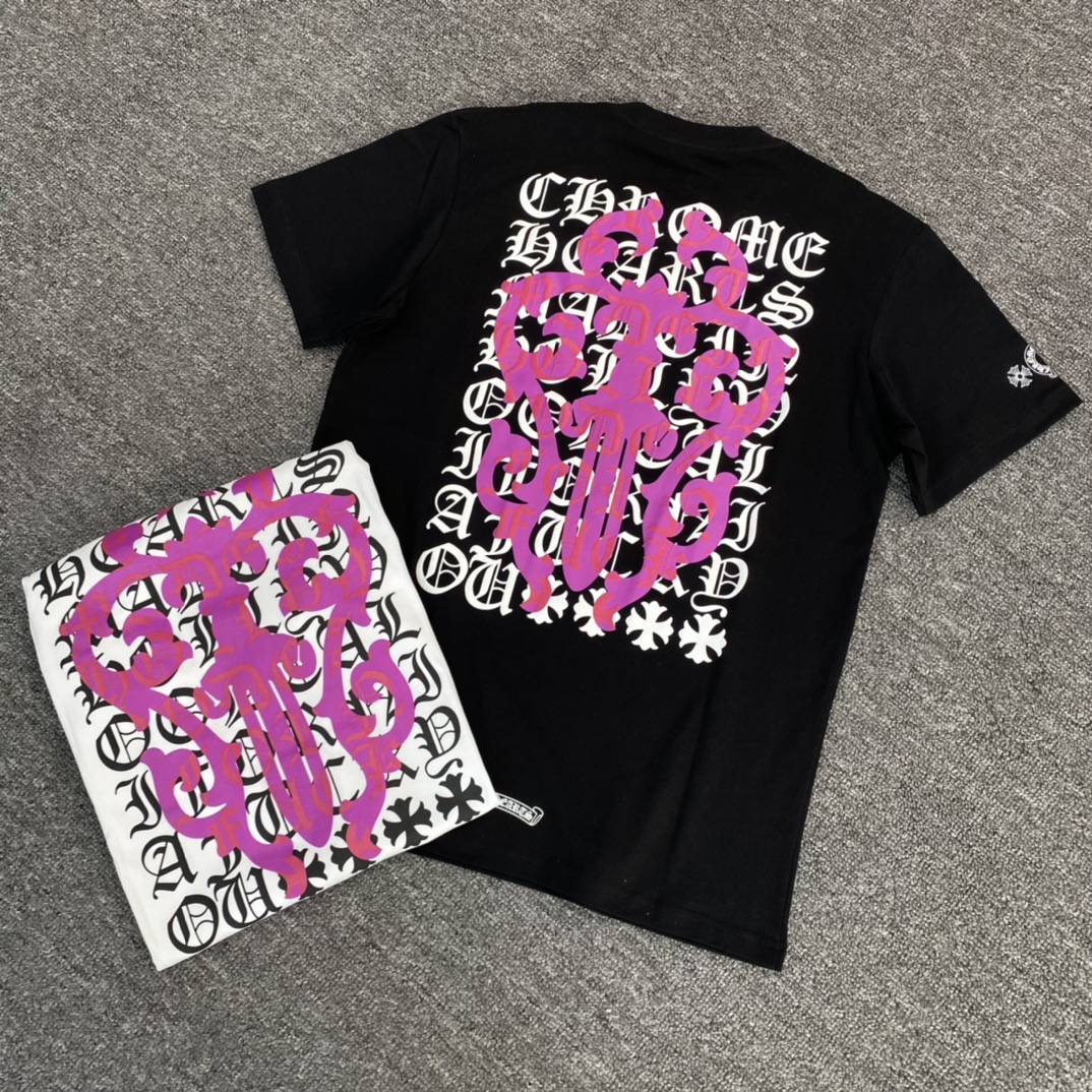 Chrome Hearts (CH) Purple Sword & Dagger Full-Back Letter Short-Sleeve T-ShirtFurniture: Custom-woven and dyed 40% count 230g pure cotton, single-sided reactive dyeing. The entire garment features a hand-printed thermosetting ink, resulting in a sl