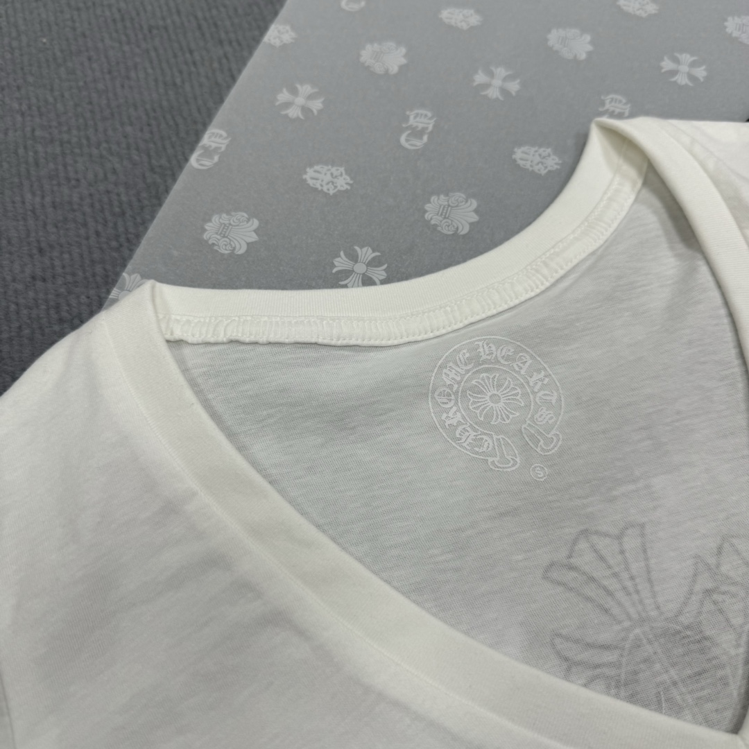 Chrome Hearts Popular V-Neck Women's Phantom Cross Short-Sleeve T-ShirtMade from custom-dyed pure cotton, soft and delicate, with matching neckline sizesSizes: S, M, L