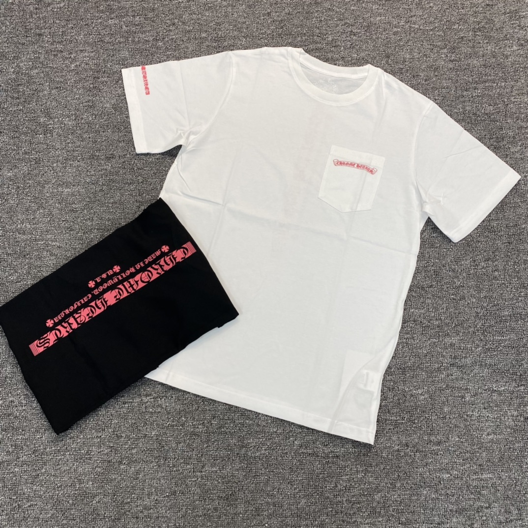 Chrome Hearts CH minimalist short-sleeved T-shirt with a front patch pocket and Gothic lettering logo, brand label print on the side cuffs, and a large logo design on the back. Made of 100% cotton. Sizes: S, M, L, XL, XXL