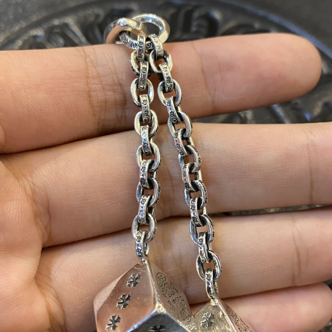 【Chrome Hearts New Dice Keychain】Colorful details.Weight 70+ grams. Perfect for pairing with jeans.Even as a bag charm. Excellent attention to detail.