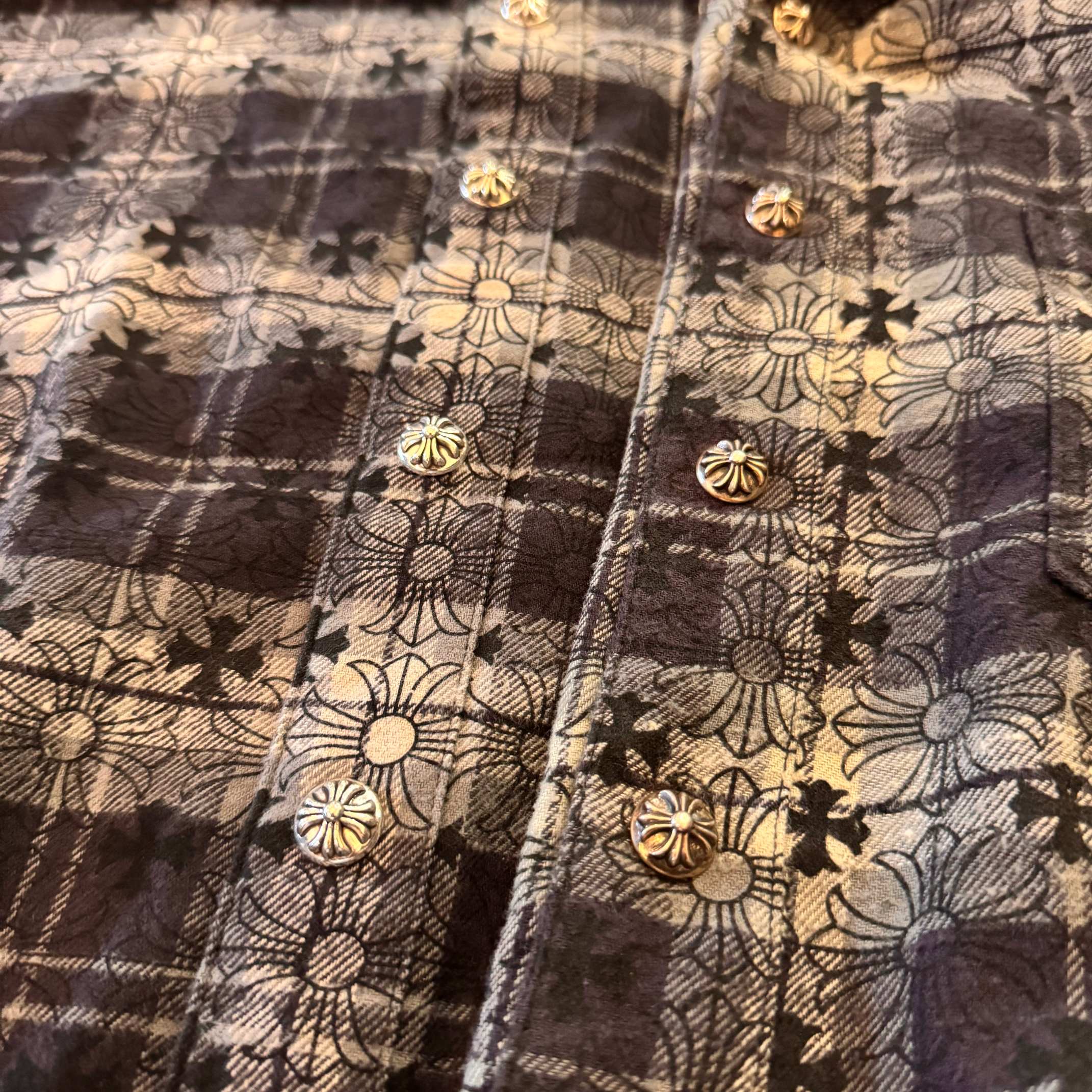 CH jacquard custom-woven shirt jacket. Original version 15,000 RMB. After fabric analysis, the fabric was ordered over 3 months in advance for better results. [fireworks emoji] The entire garment is laser-cut to match the pattern. [fireworks emoji] T