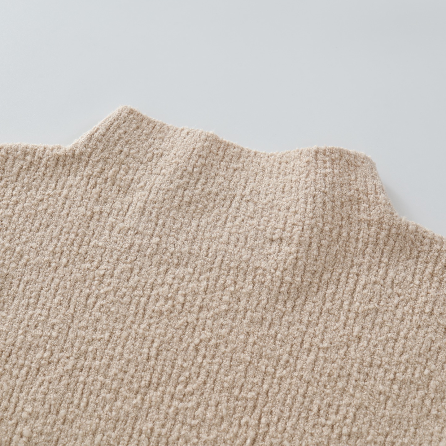 CH's new leopard print cross cream-colored sweater. All sizes are now available. Original version purchased from Hangzhou Guozhuan in January for 20,000 RMB. Custom-dyed fancy yarn, a blend of three yarns, made of 82% cotton, 16% nylon, and 2% spande