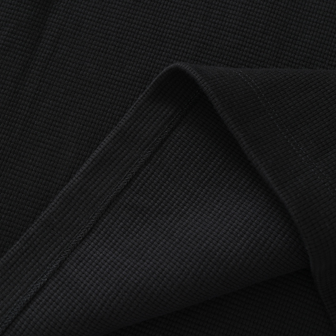 CH's new long-sleeved shirt with a cross on the back, waffle pattern. All sizes are now available. Made of 280g double-layered 100% cotton waffle pattern, it's thick, soft, and comfortable. Embroidery is processed on imported TAJIMA machines. Custom