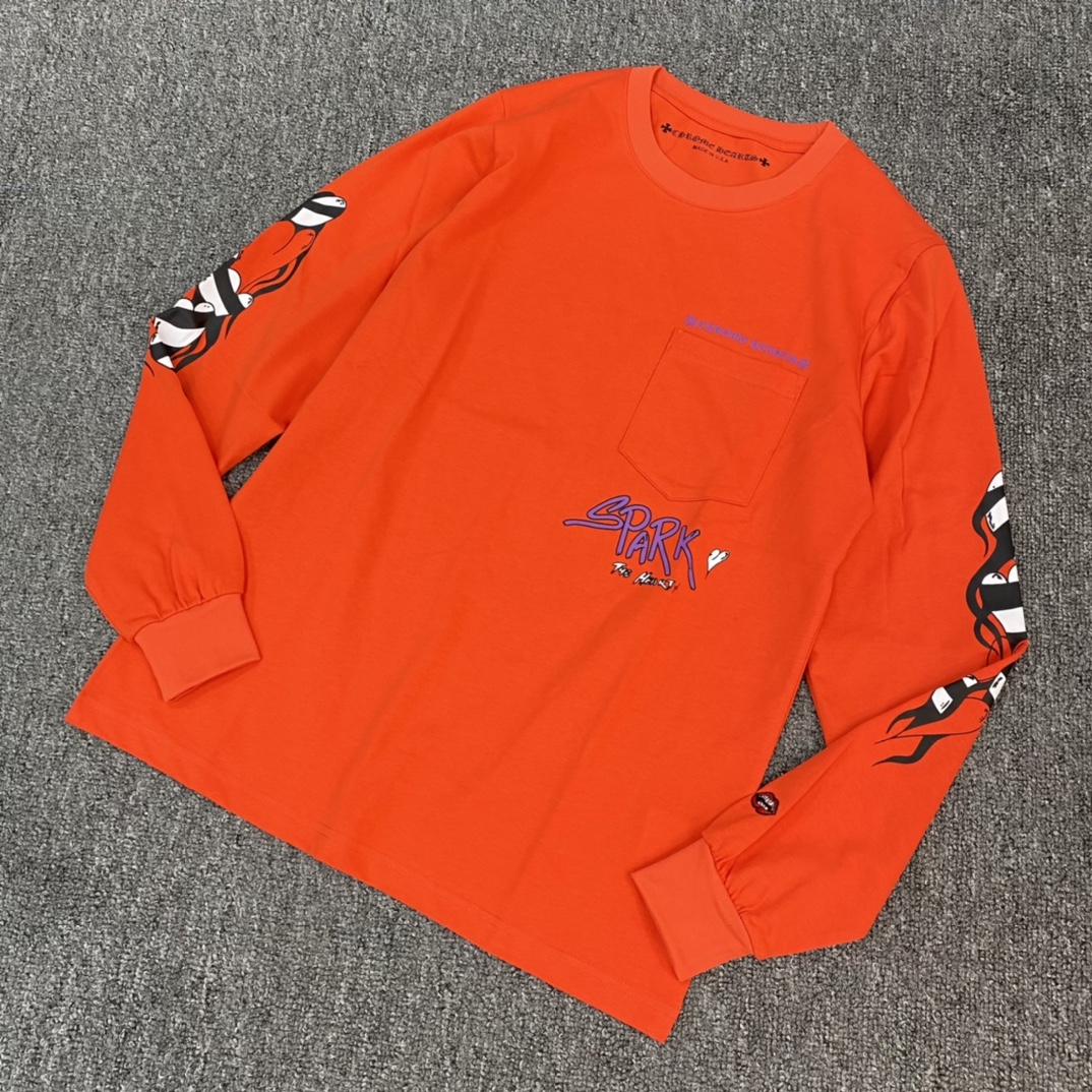 Chrome Hearts' latest Mattyboy series long-sleeved shirt. Made from custom-dyed pure cotton orange-red fabric, printed with imported inks for a three-dimensional effect. The complex coloring process results in high costs. Custom-made to order, perfec