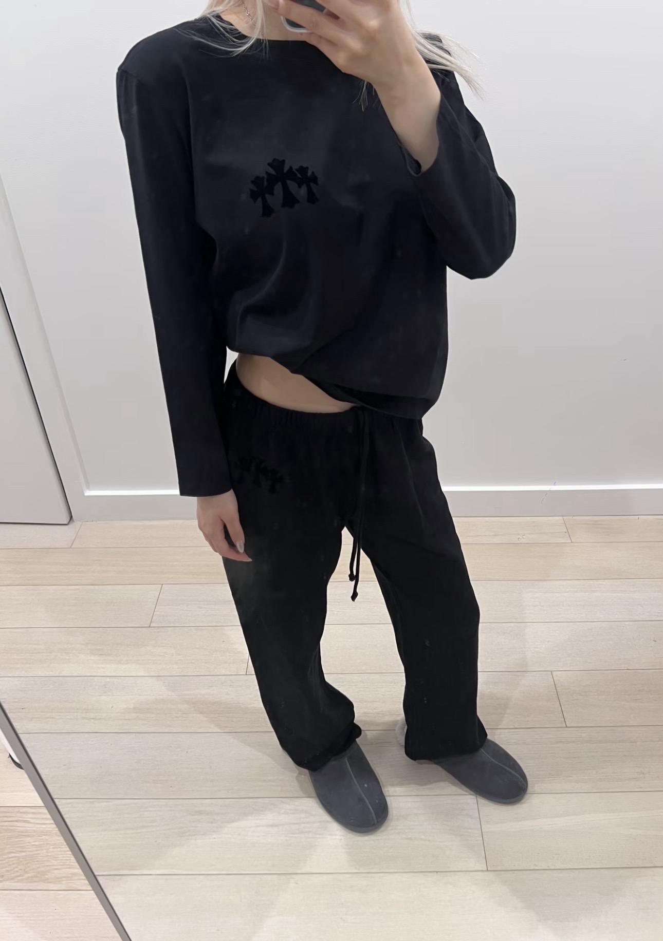 Chrome Hearts Grey Flocked Three Cross Casual Sweatpants. Custom-woven and dyed chunky knit loose fabric, segmented cut. Uses the same electrostatic flocking process as the finished garment, not the usual die-cut process; the color may vary depending