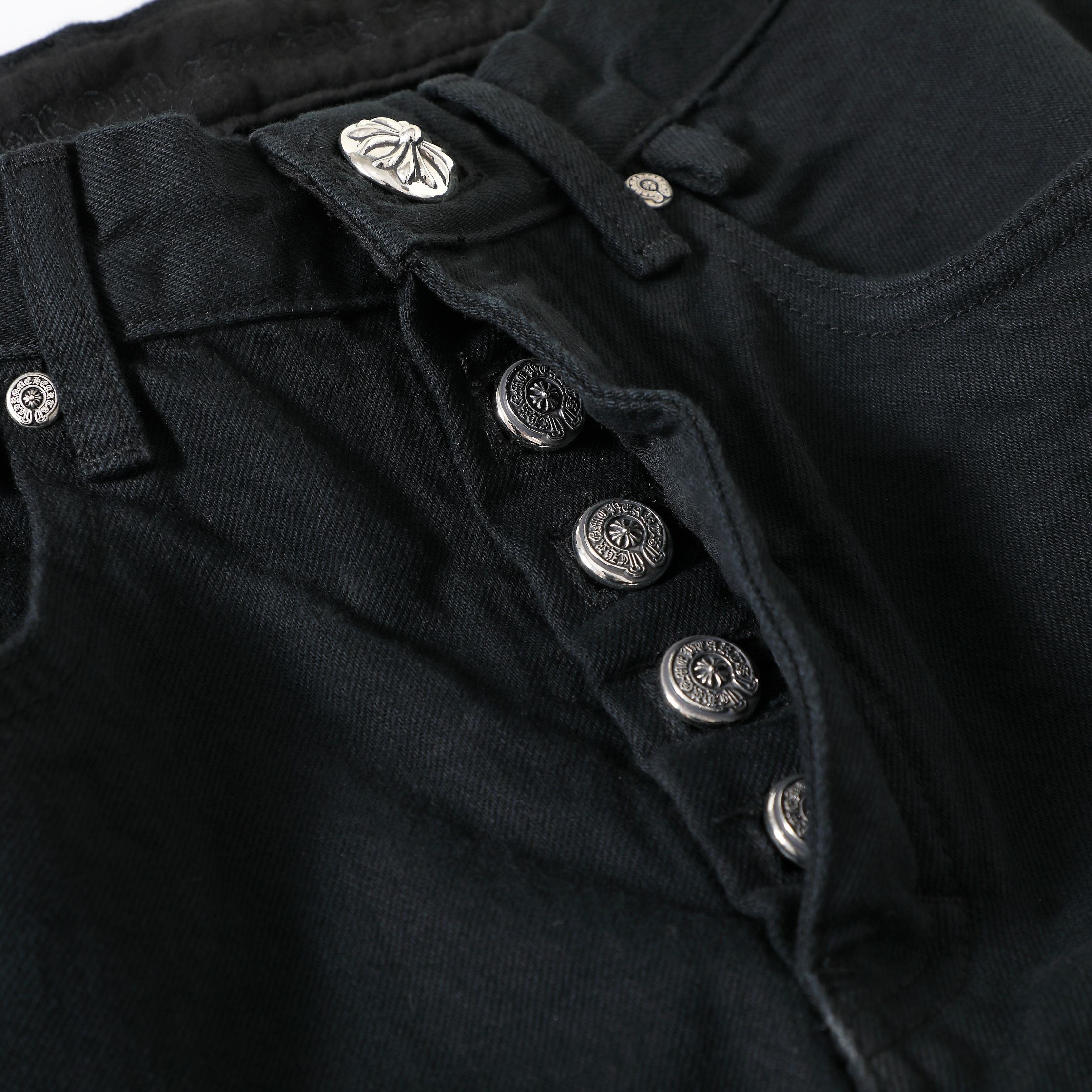 CH exclusively developed the Flame Red Label Fabric Sole, available in two versions (with and without flame). A boon for remake enthusiasts! Customize it to your liking. Made with original red-edged fabric, resulting in a high cost. The hardware also