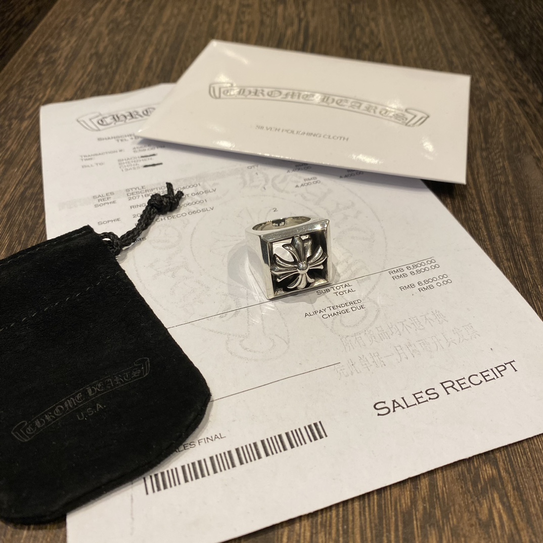 Chrome HeartsTop-quality domestic version: Hollowed-out cross ringAuthentic design, genuine-grade distressed and engraved finish, anodized textureYears of refinement, no further modifications needed. Original camera photos. The hollowed-out cro