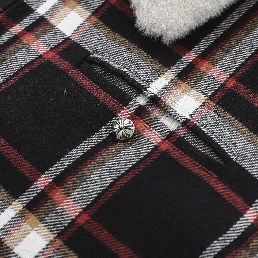 CH New style plaid shirt with lamb's wool collar. Two colors and all sizes available. Made with 11-count double-ply 240g cotton yarn (260g after washing). Laser infrared positioning. Hand-cut for perfect alignment. (Custom-woven black jacquard lining