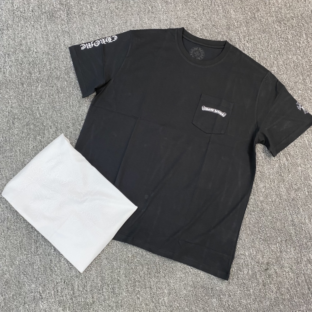 Chrome Hearts Shadow Cross Short-Sleeve DressFabric: Custom-woven and dyed 40% count 220g pure cotton, single-sided reactive dyeingBulk stock received. Thermosetting ink printing, 1:1 replica. Unisex style.Sizes: S, M, L