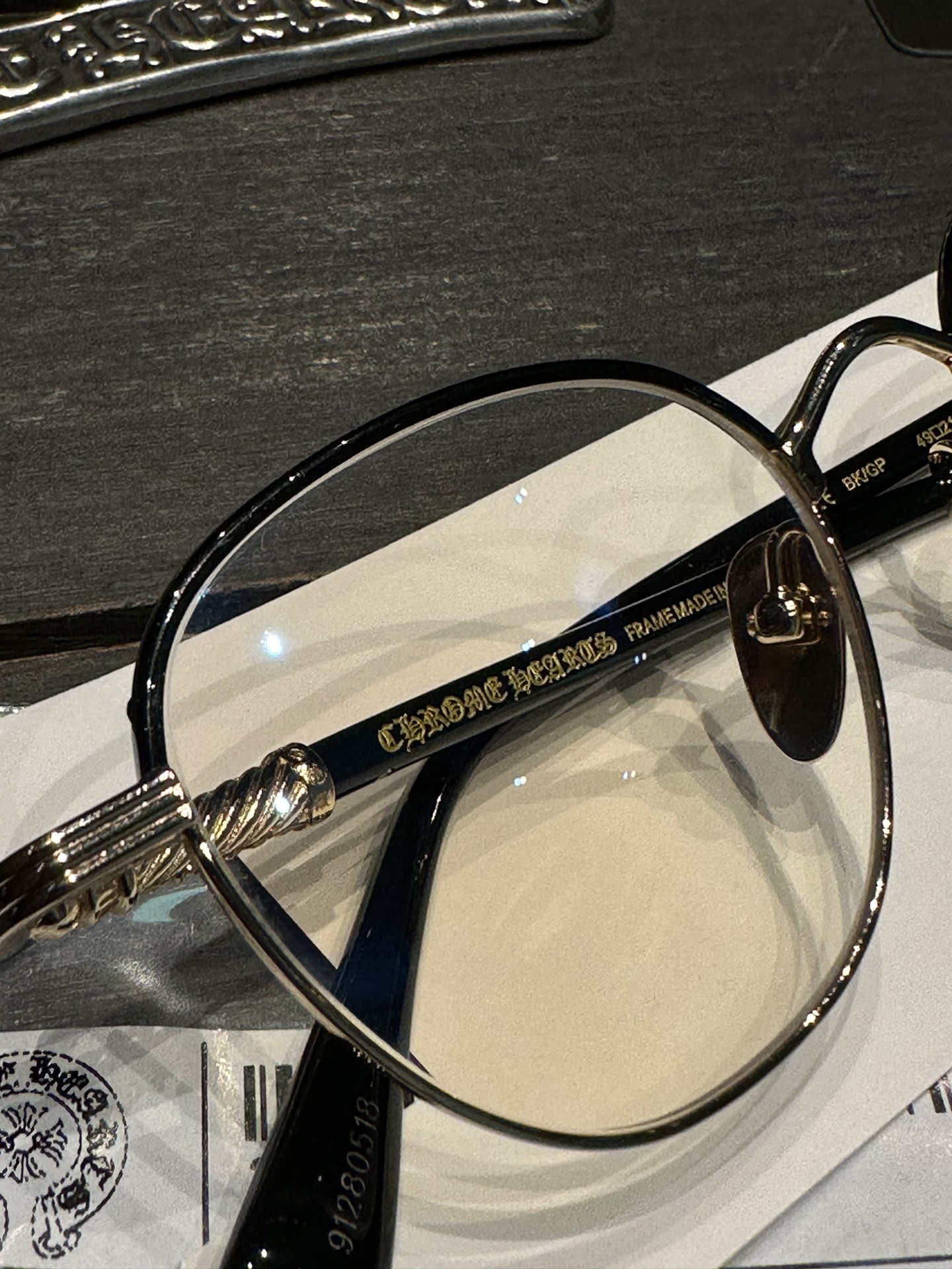Chrome Hearts GAG EyeglassesExclusive silver version GAG eyeglasses, perfectly replicating details.We previously made a batch of silver version glasses, and recently some customers have been requesting them again.So we're making another batch!