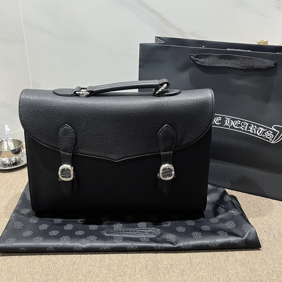 Chrome Hearts925 Sterling Silver Hardware, Cross-Rivet BriefcaseDetailed photos for reference. Custom orders take 20-30 days.Italy imported leather, 925 sterling silver hardware, excellent quality.A briefcase that exudes maturity and sophisti