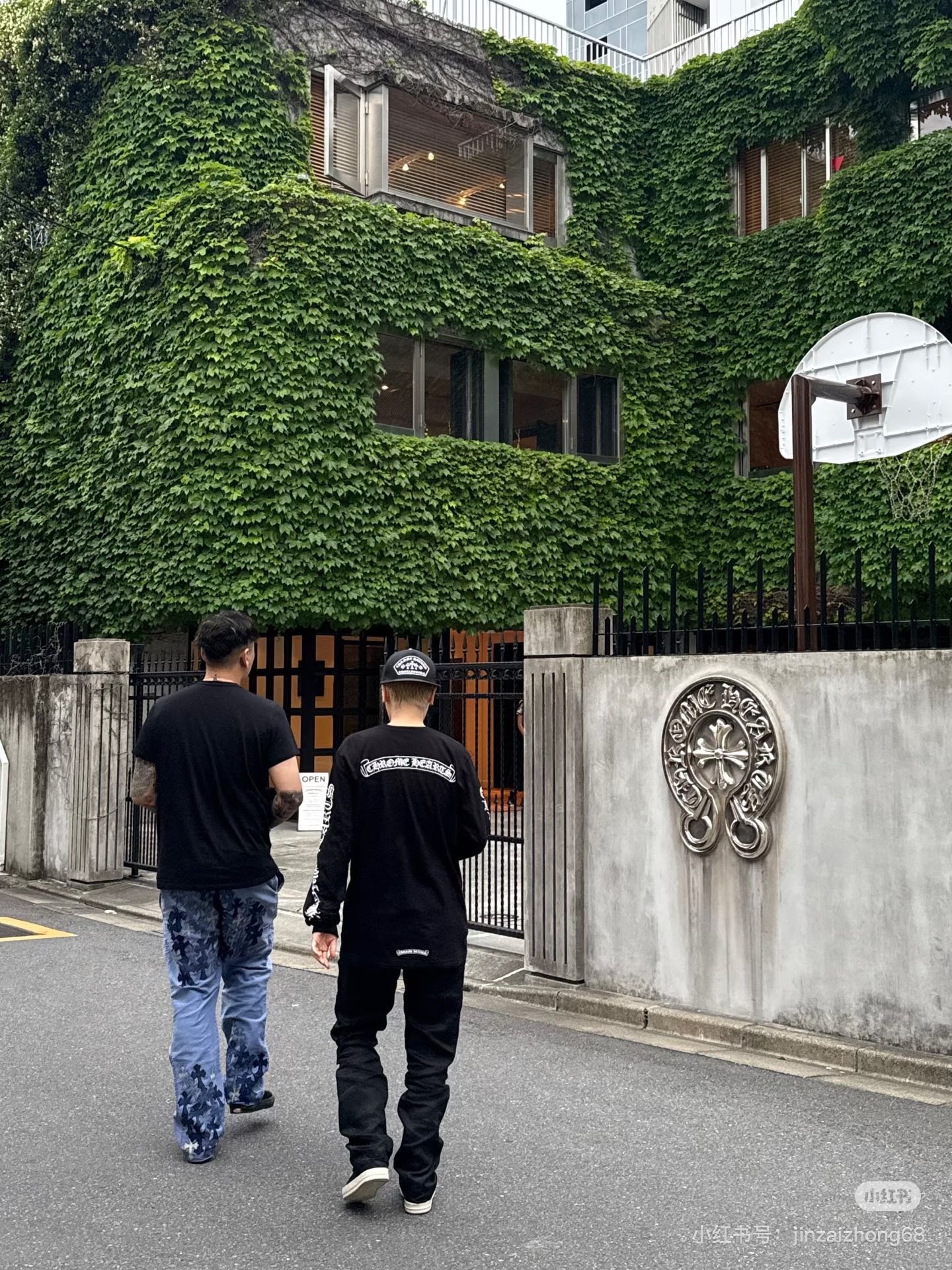 Chrome Hearts Vintage Quick-Drying Long-Sleeve ShirtSuper soft and comfortable fabricThis is an Old Chrome Hearts Crush Logo T-Shirt (it's not faded, it's part of the original design). Sizes S-XL