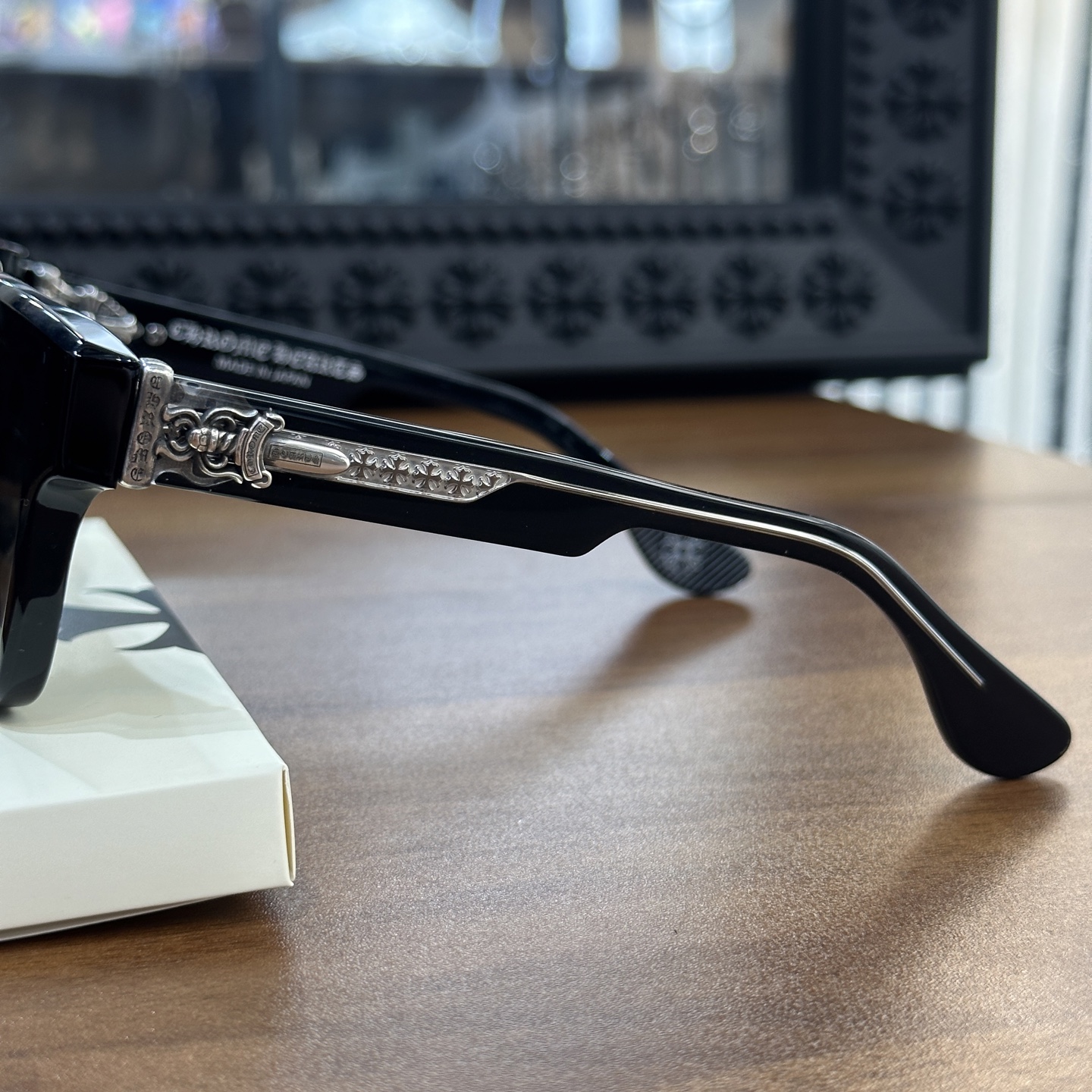 CH Sunglasses Model: BOX-OFFICER Size: 56-19-144