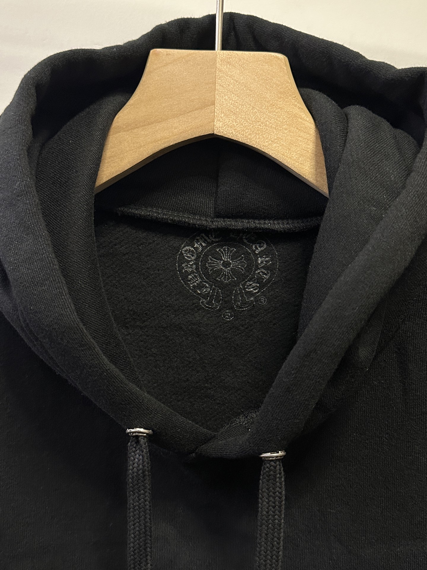 Chrome Heart Classic Black Horseshoe Floral Print Hooded SweatshirtThin Fleece LiningOriginal Print ProcessSizes S-XL