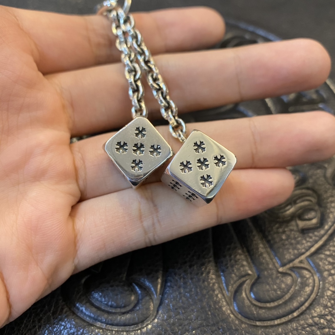【Chrome Hearts New Dice Keychain】Colorful details.Weight 70+ grams. Perfect for pairing with jeans.Even as a bag charm. Excellent attention to detail.