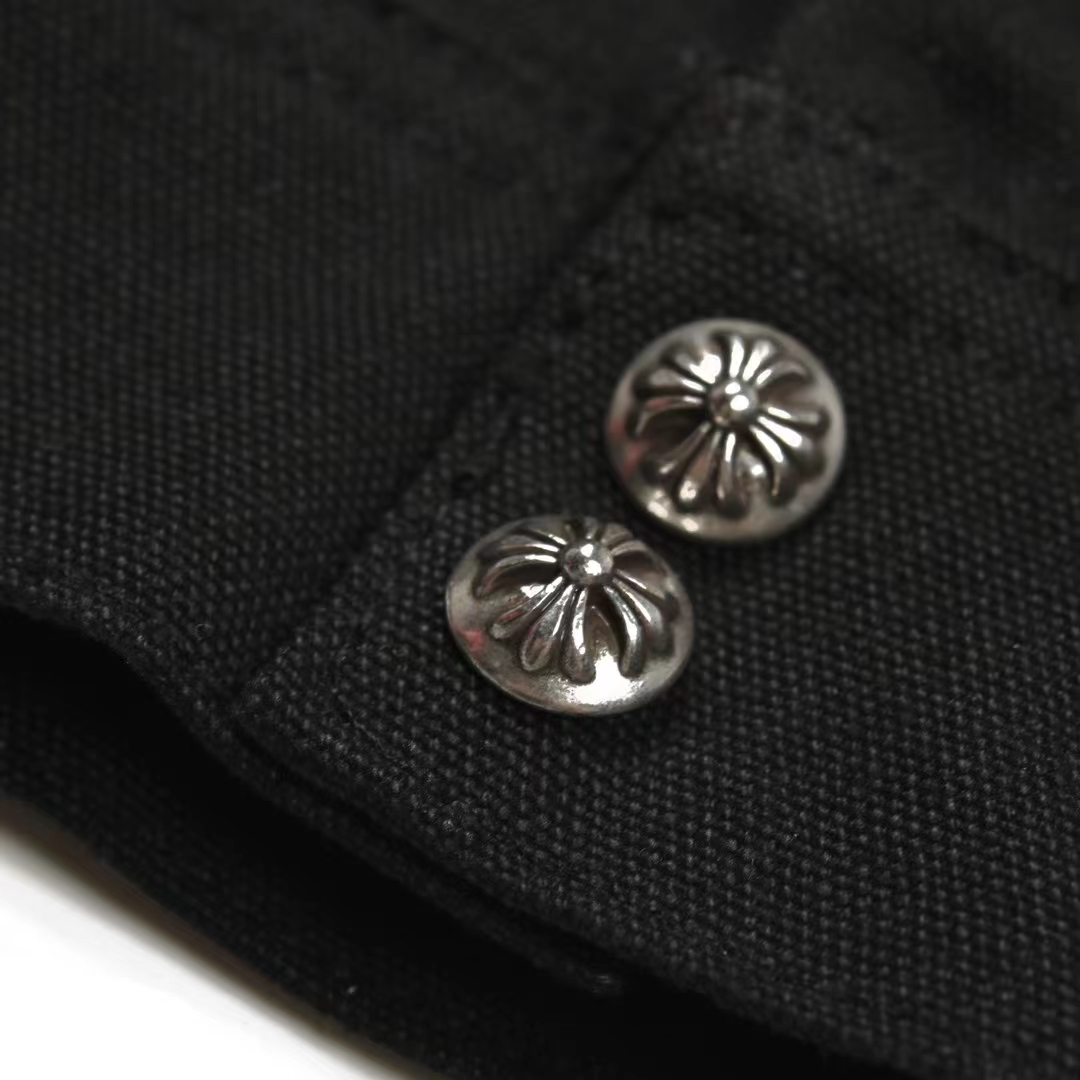 CH Chrome Hearts Basic JacketFabric: Custom 360g high-density 100% cotton fine beaded fabricDetails: Classic cut with a forward-leaning seam, unlike the standard cuts on the market, 22 cross-stitch genuine sheepskin embroideryHardware: Custom-made