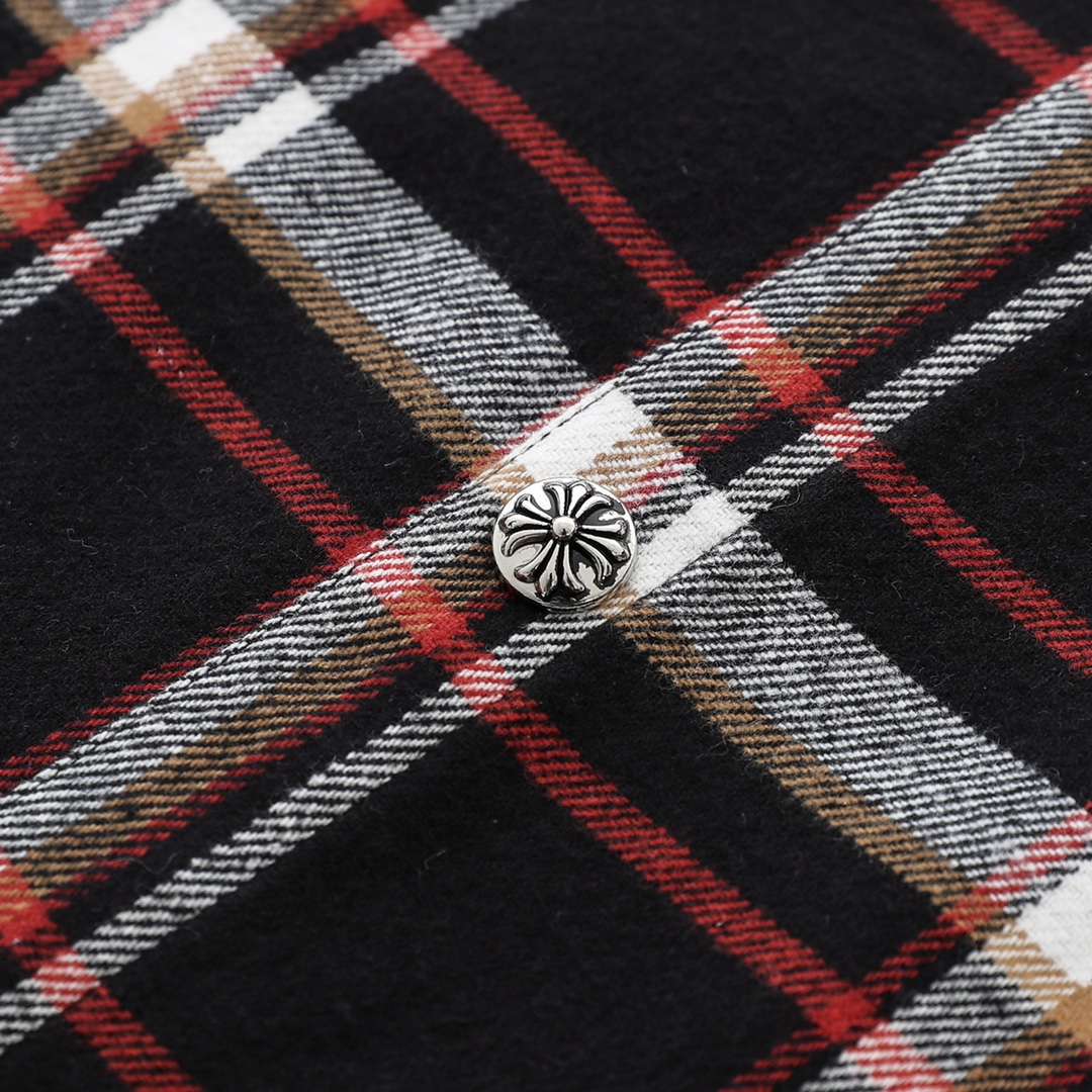 CH's new flannel plaid shirt in black and red. All sizes are now available. Made with 11-count double-ply 240g (260g after washing) cotton blend flannel. Features include brushed front, laser infrared positioning, hand-cut tailoring, and precise alig