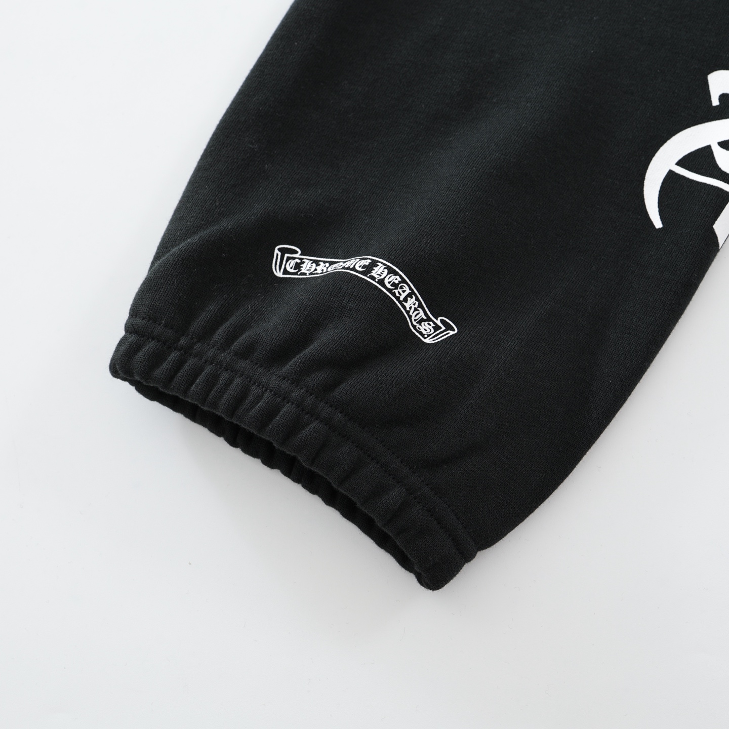 CH's new horseshoe-patterned Sanskrit long pants are now available in all sizes. Originally purchased from Dewu for 6200 RMB. Made of 480g 100% cotton with fleece lining. Printed with imported inks. Simple design, easy to follow. Custom accessories.