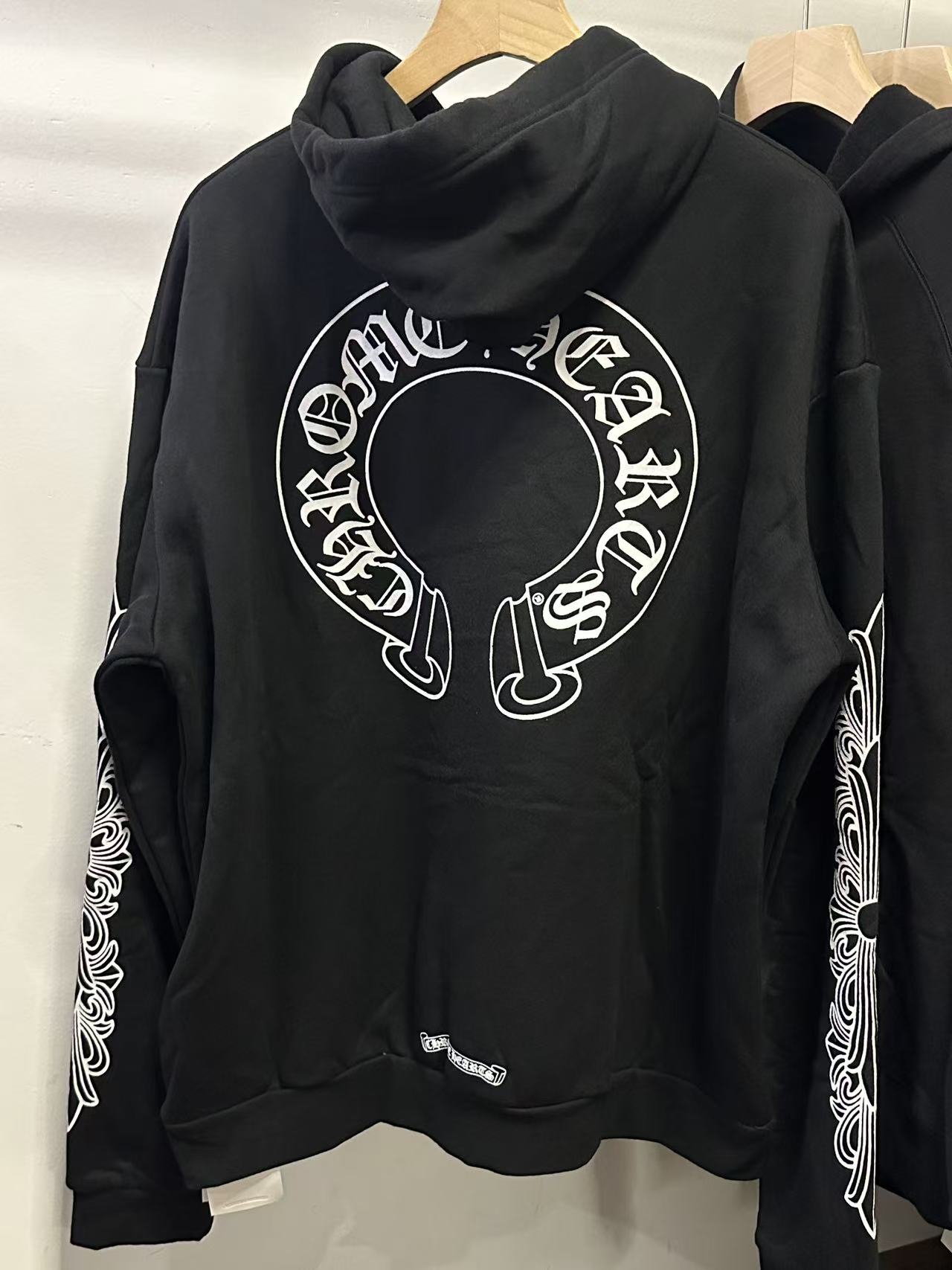 Chrome Heart Classic Black Horseshoe Floral Print Hooded SweatshirtThin Fleece LiningOriginal Print ProcessSizes S-XL