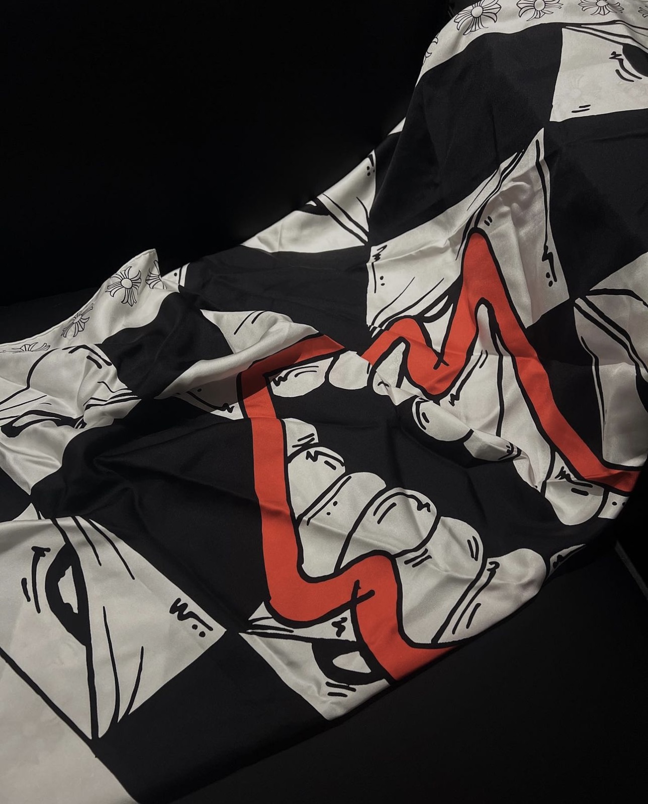 Exclusive online release of the new Chrome Hearts scarf, 6 months in the making. Every single one is of original quality. In short, everything you see is identical; the only difference is how you obtained it.