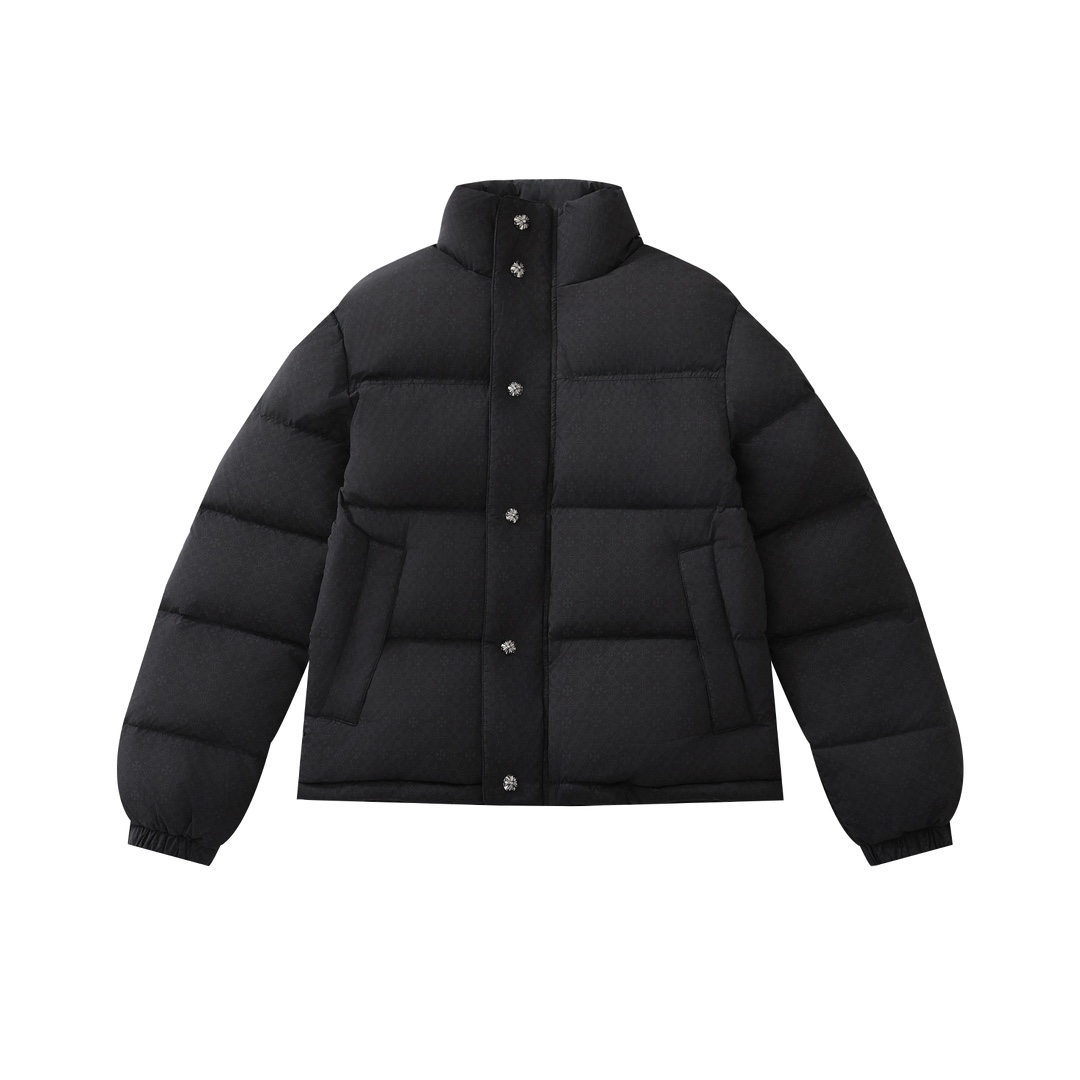 CH's new subtle jacquard down jacket. All sizes are now available. The fabric features a subtle jacquard pattern, making it waterproof, stain-resistant, and breathable. It's filled with 90% standard white duck down. Custom 925 silver buttons, zippers