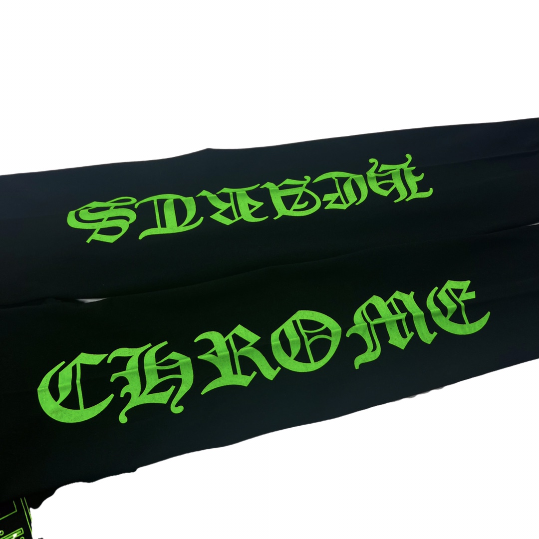 Chrome Hearts Minami Aoyama Limited Edition Long-Sleeve T-ShirtMade from a custom-woven and dyed 200g reactive black fabric. The all-over print uses the same thermosetting oil material, resulting in perfect color brightness and feel. Sizes: S-XL, u