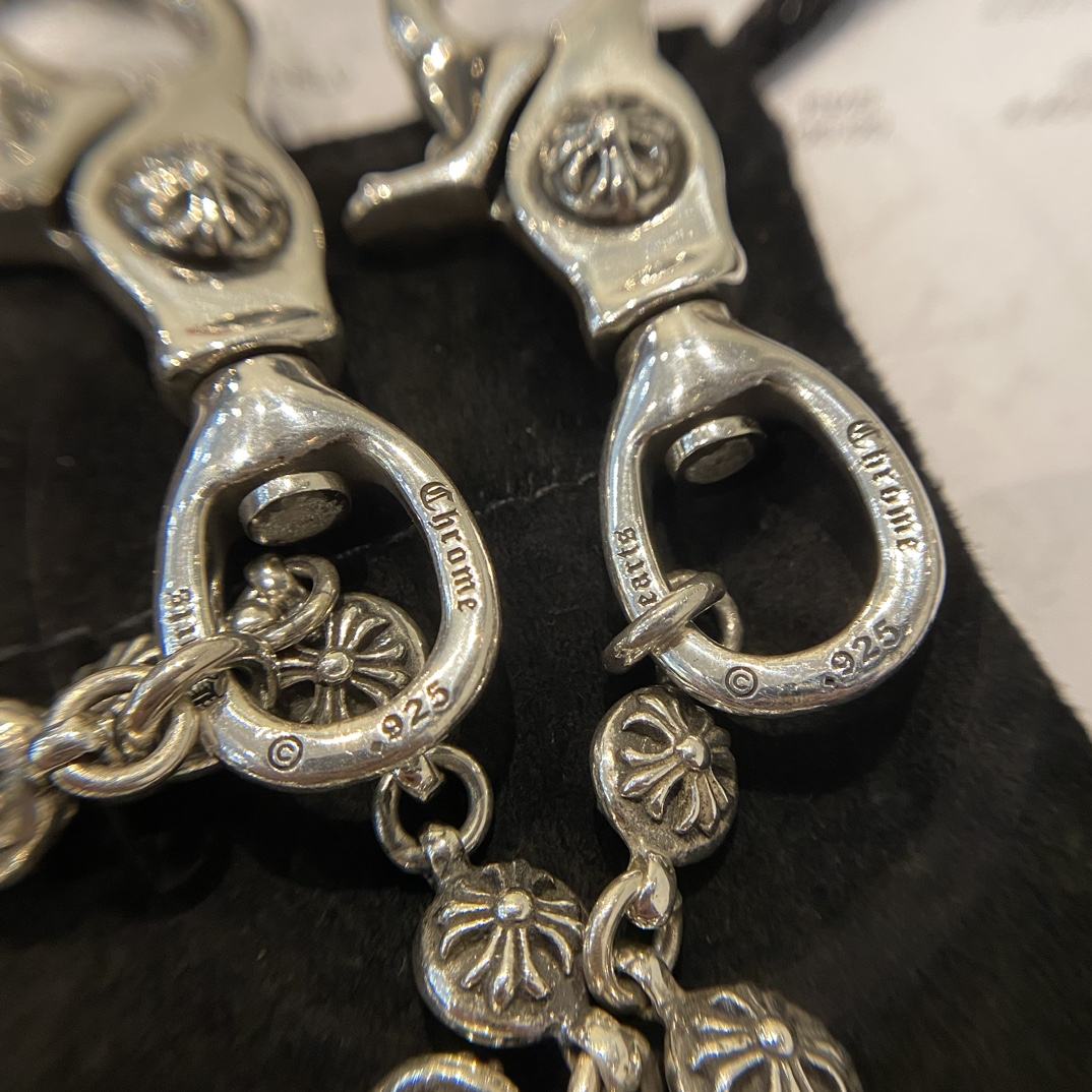 Chrome HeartsCross Flower Ball Bag Chain - Vintage QualityAuthentic Pattern - Authentic Antique Engraving & Oxidation TextureSteel Mold Pattern - Total Length (including lobster clasp): 65cm - Weight: 160g - Entirely 925 Sterling Silver - Material