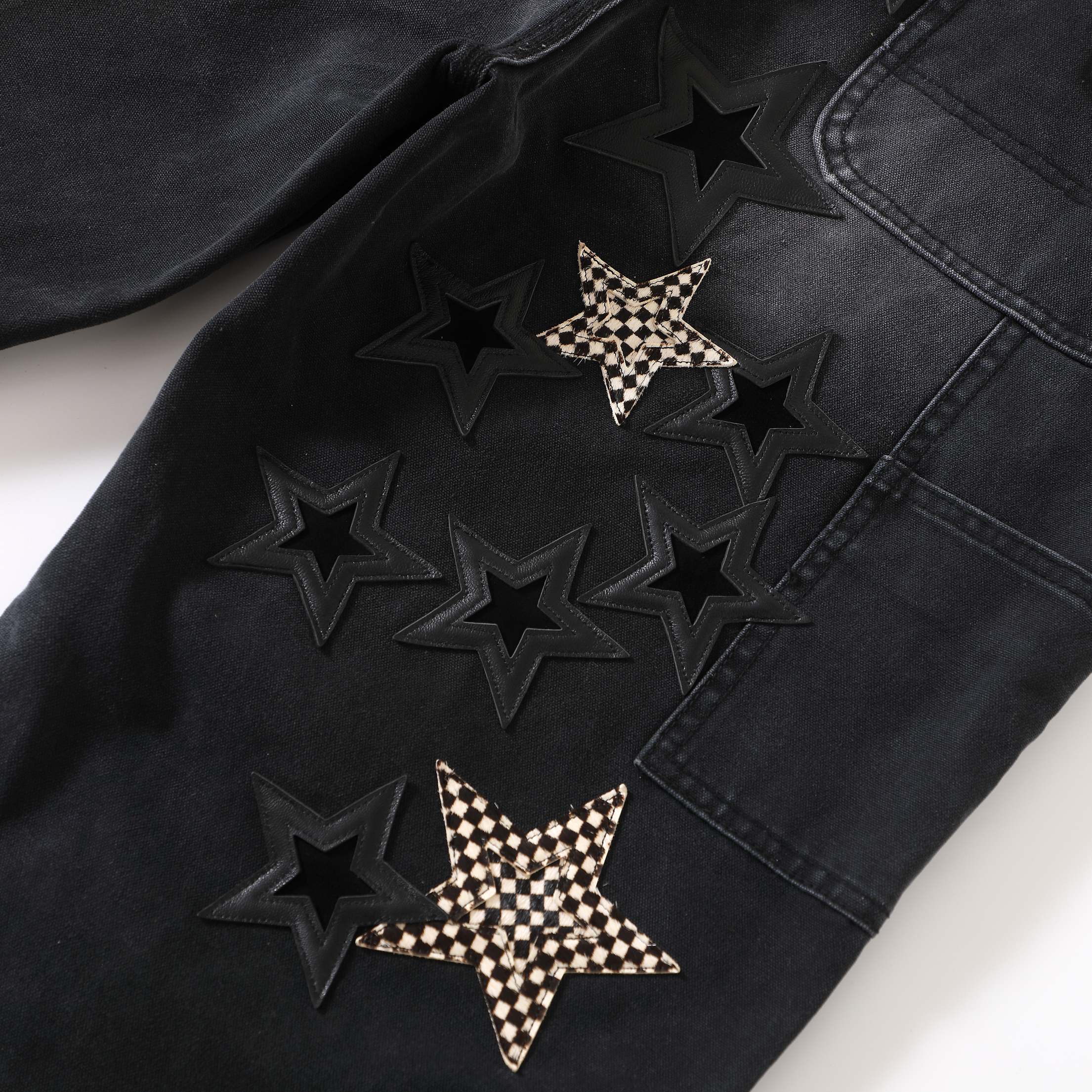 CH Las Vegas Exclusive - Extremely rare and hard to find on the market. Original version, these pants cost over 150,000 RMB, and even those sizes are hard to come by. After five months of production, they're finally here! They feature the exact same