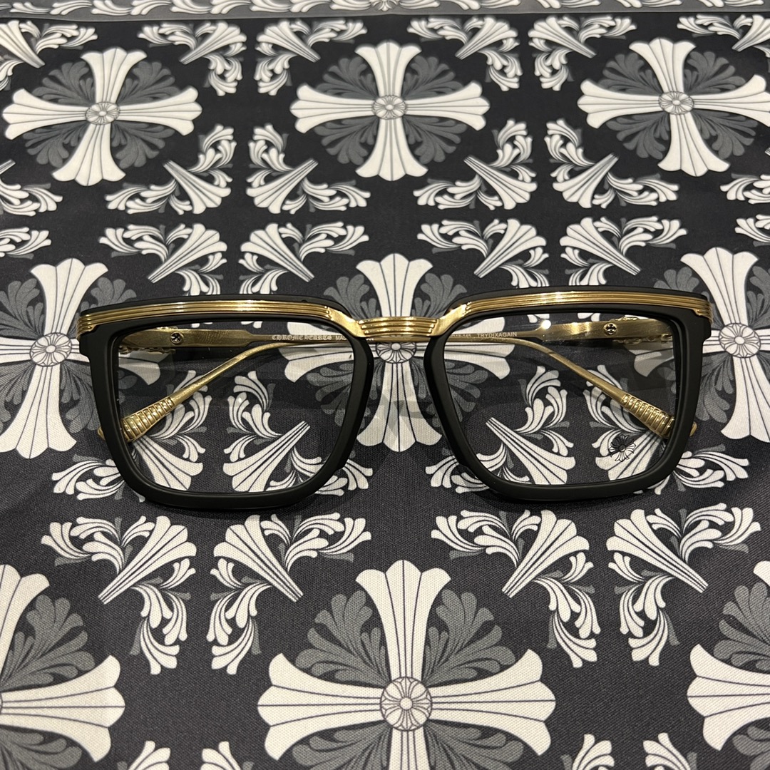 ✟𝐂𝐡𝐫𝐨𝐦𝐞𝐡𝐞𝐚𝐫𝐭✟Black and gold color scheme, black-rimmed sword and dagger style glassesFrosted black frame texture, extremely comfortable to wear. Accessories: 925 sterling silver plated with 22k gold.This is another top-quality pair of glasses w