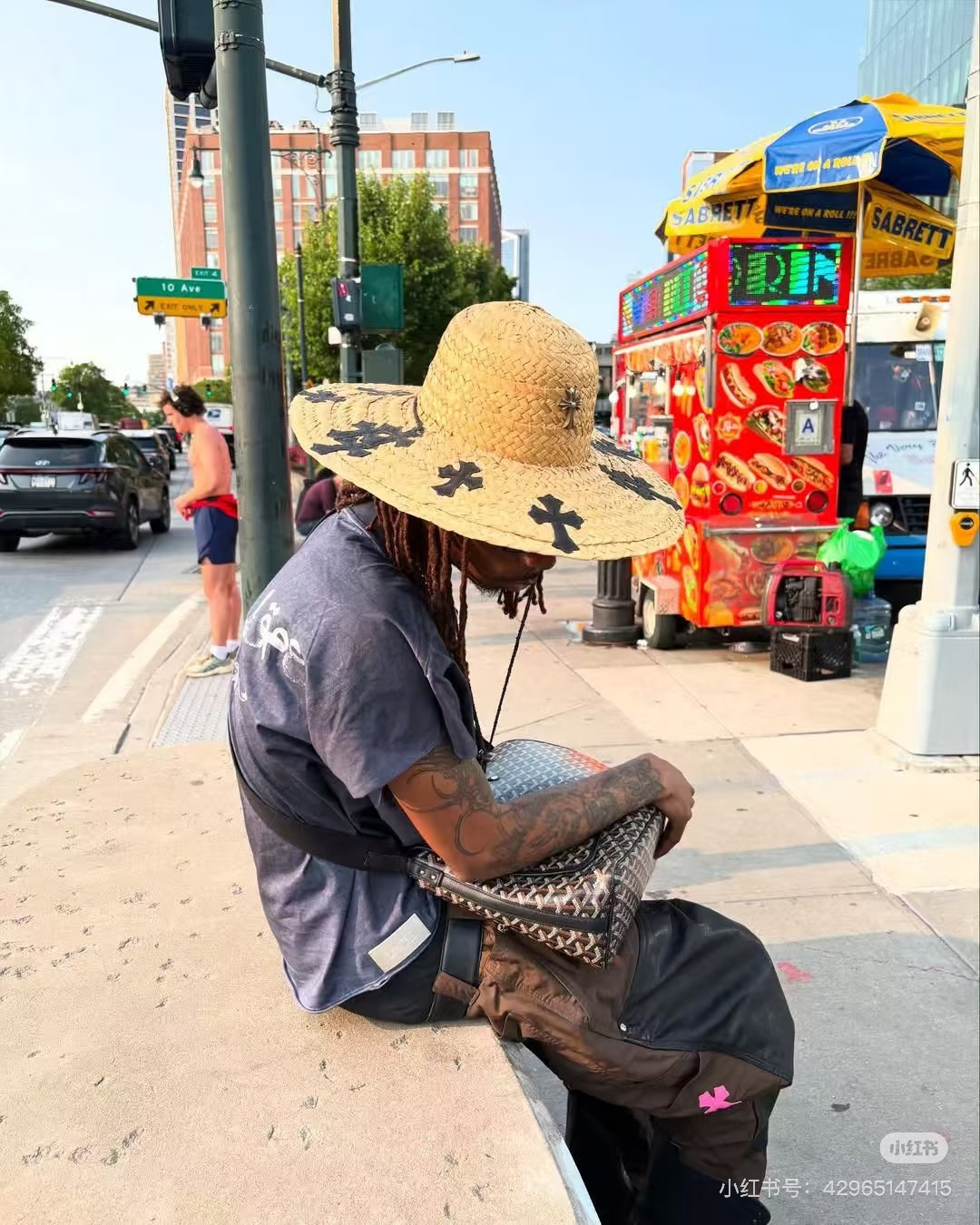 Chrome Hearts New Pants with Leather Patched and Color MatchingFeatures include silver-plated hardware.Pink leather cross on the back.Both knees are made from a single piece of leather.Sizes: 28, 30, 32, 34