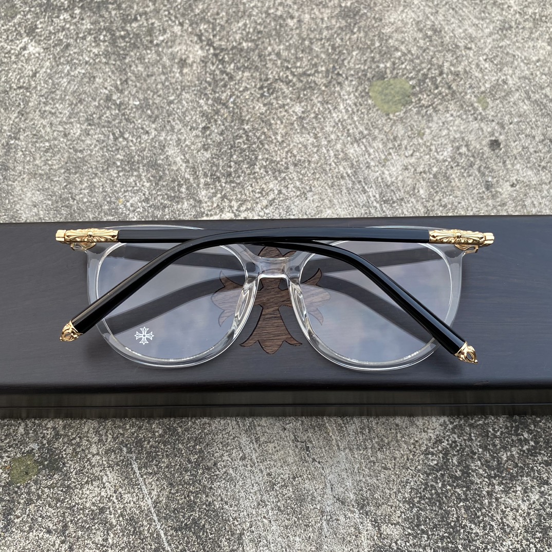 CH Transparent Gold Cross Flower GlassesA super popular pair, identical to the original, with high-quality nose pads and meticulous attention to detail. Exclusive hand-engraved lettering. Only a few hundred yuan!Glasses are personal items; we do