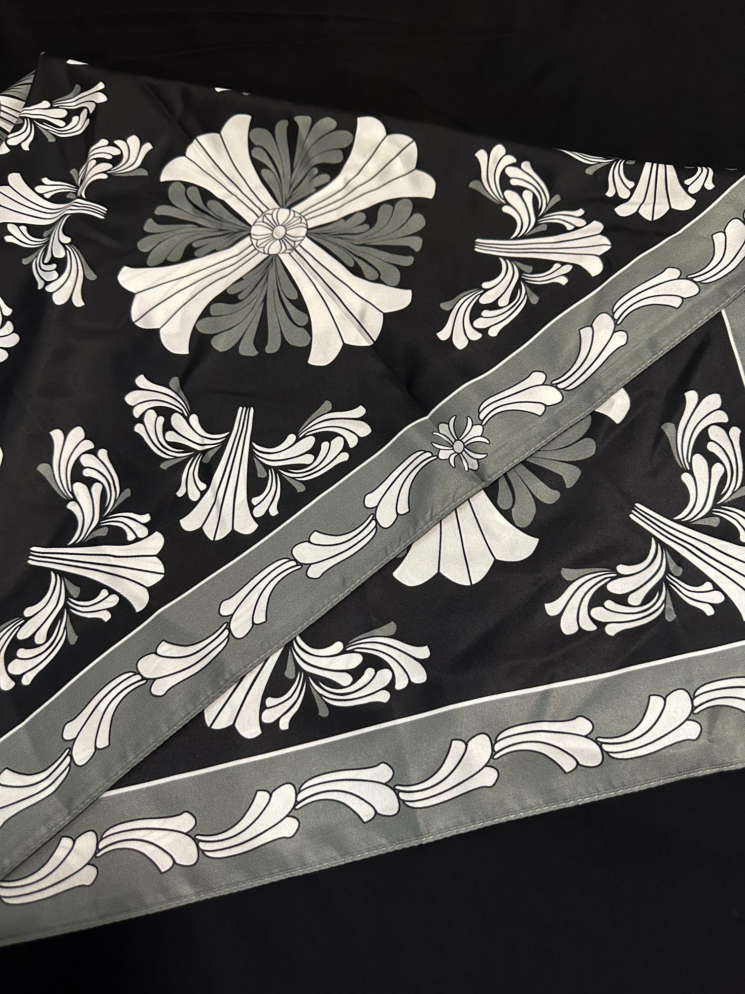 Exclusive online release of the new Chrome Hearts scarf, 6 months in the making. Every single one is of original quality. In short, everything you see is identical; the only difference is how you obtained it.