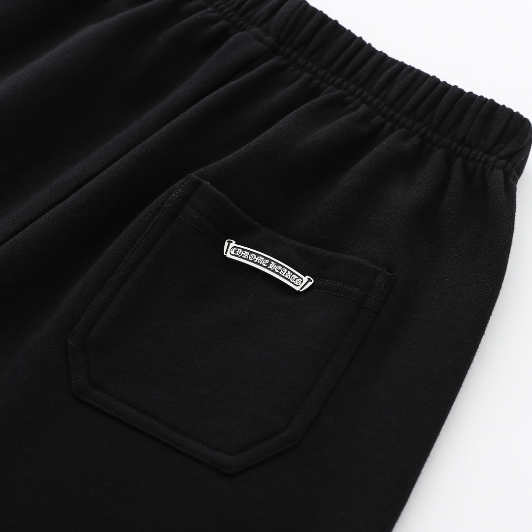 CH's new cross shorts. Two colors and all sizes are now available. Made with 330g imported natural heather yarn, woven by Conny Ltd., for a soft and comfortable feel (unlike domestic terry cloth). The garment features a washed finish. The pocket lini