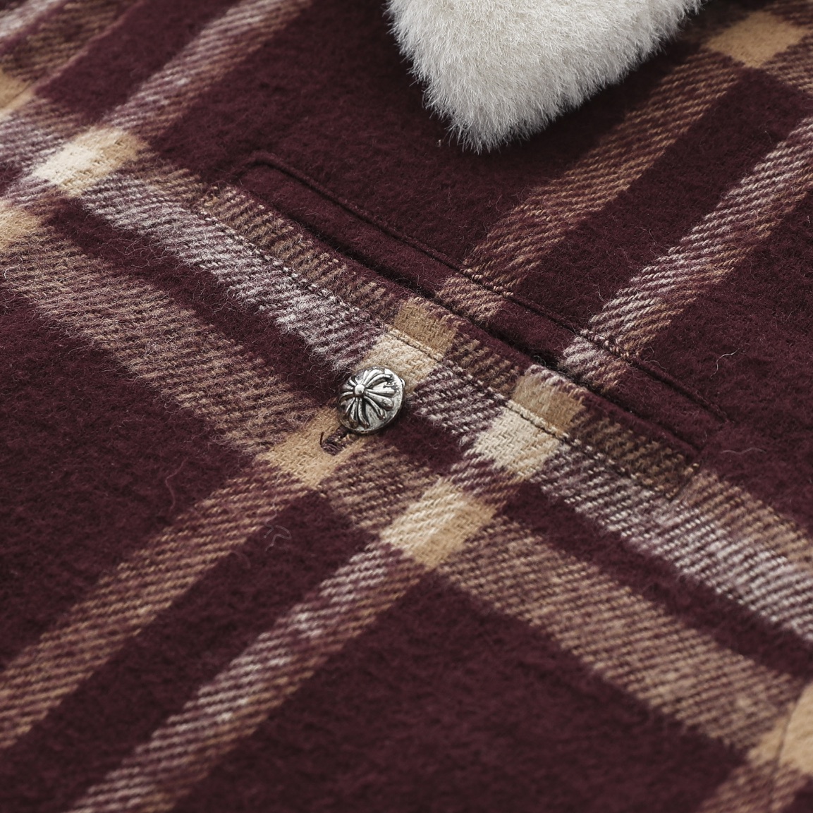 CH New style plaid shirt with lamb's wool collar. Two colors and all sizes available. Made with 11-count double-ply 240g cotton yarn (260g after washing). Laser infrared positioning. Hand-cut for perfect alignment. (Custom-woven black jacquard lining