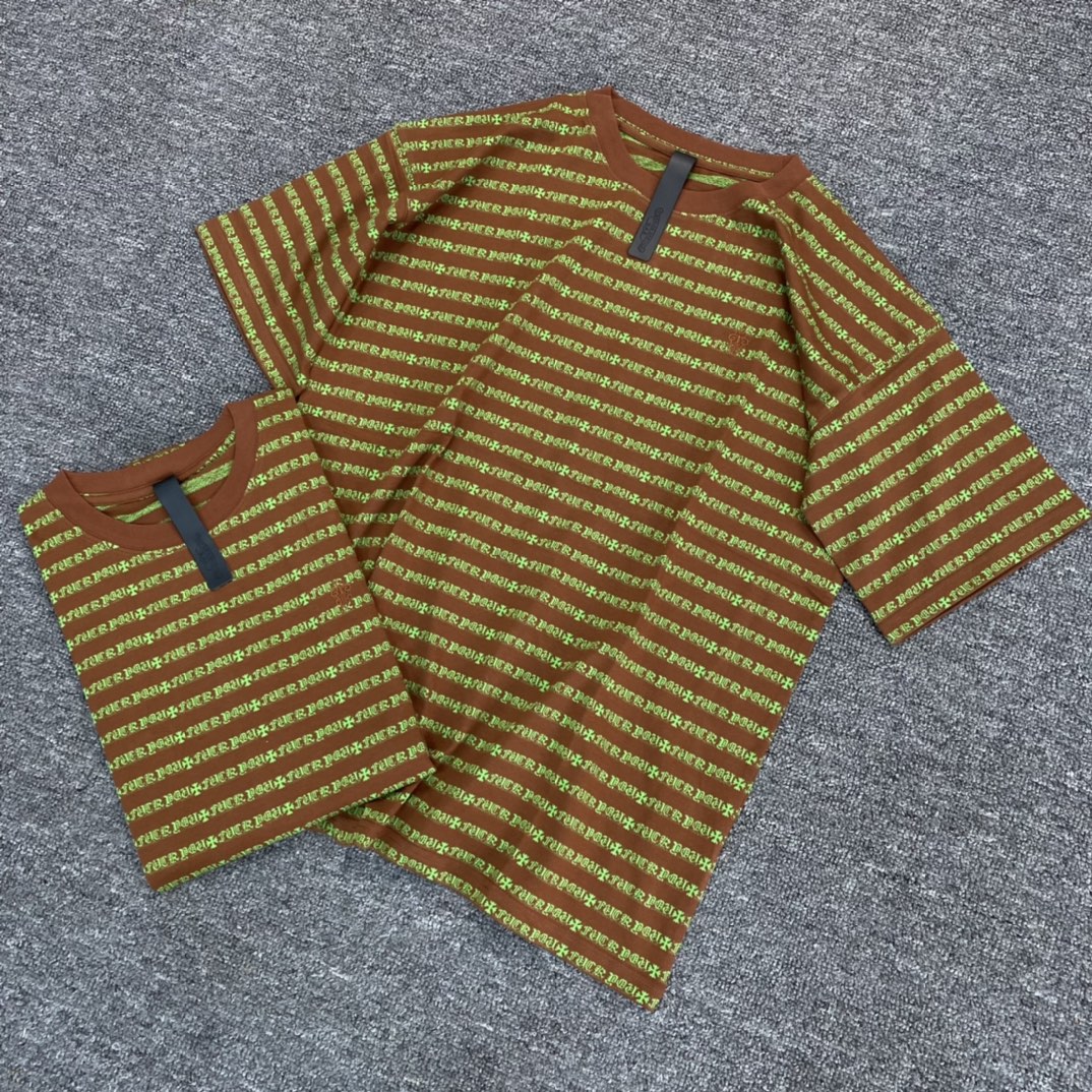 Chrome Hearts 23FW Latest Striped Jacquard Sword Embroidered Short-Sleeve T-ShirtOriginal custom-woven and dyed fabric, full and bold sword embroidery logo, genuine leather base, high-quality tailoring! Loose fit, unisex.Sizes: S, M, L