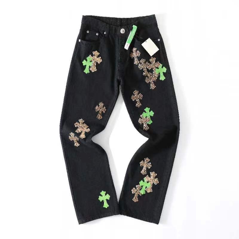 Green checkered cross pattern trousers. This style took six months of development, as it required considerable time to master the details! Many customers have inquired about our products, and I believe it's not that they can't afford the original, bu