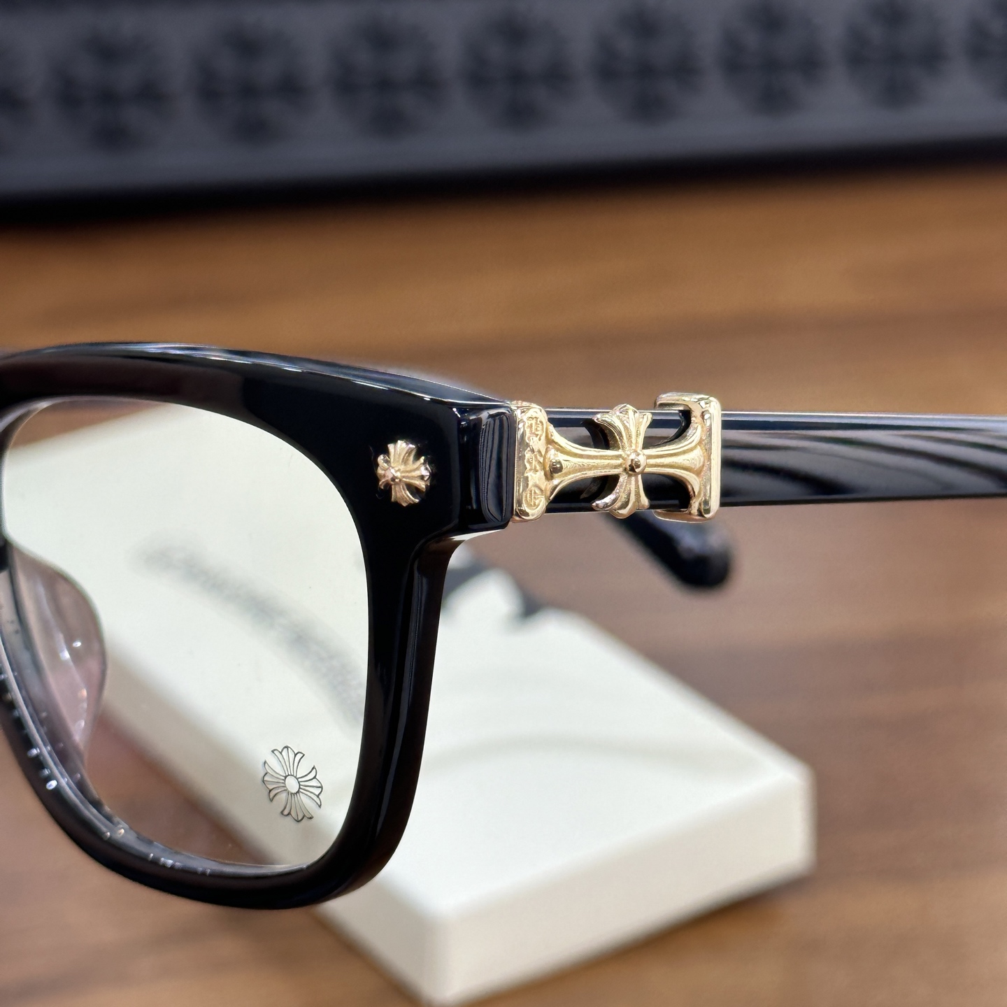 CH Eyeglasses Model: COX UCKERSize: 52 (19-153)