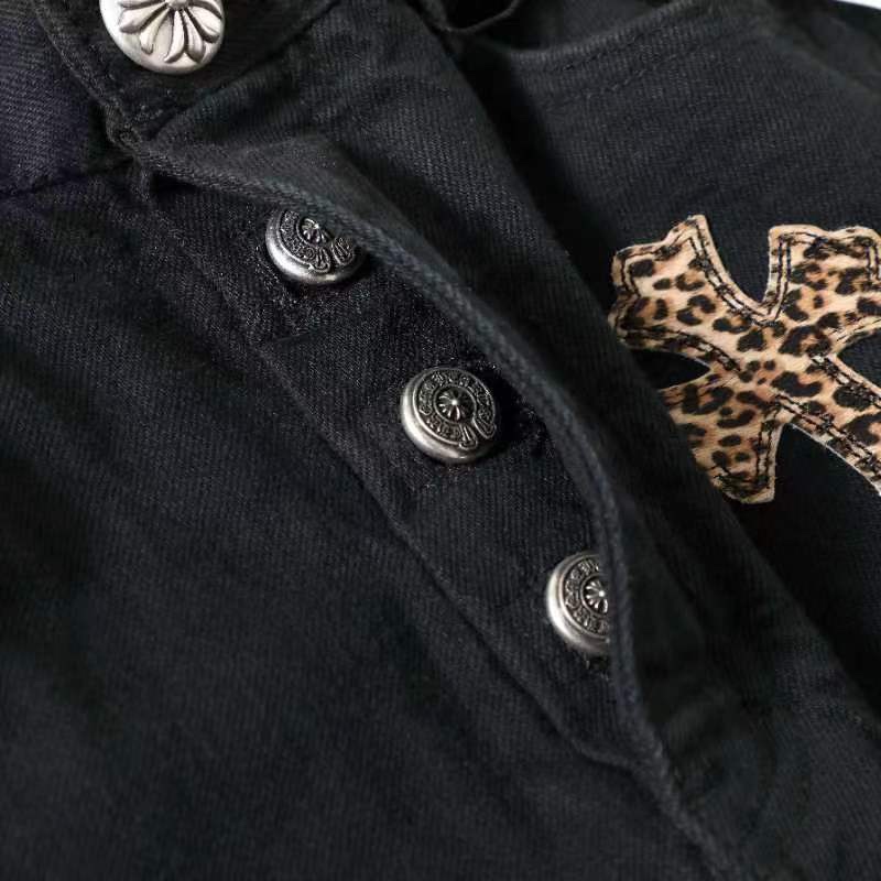 Green checkered cross pattern trousers. This style took six months of development, as it required considerable time to master the details! Many customers have inquired about our products, and I believe it's not that they can't afford the original, bu