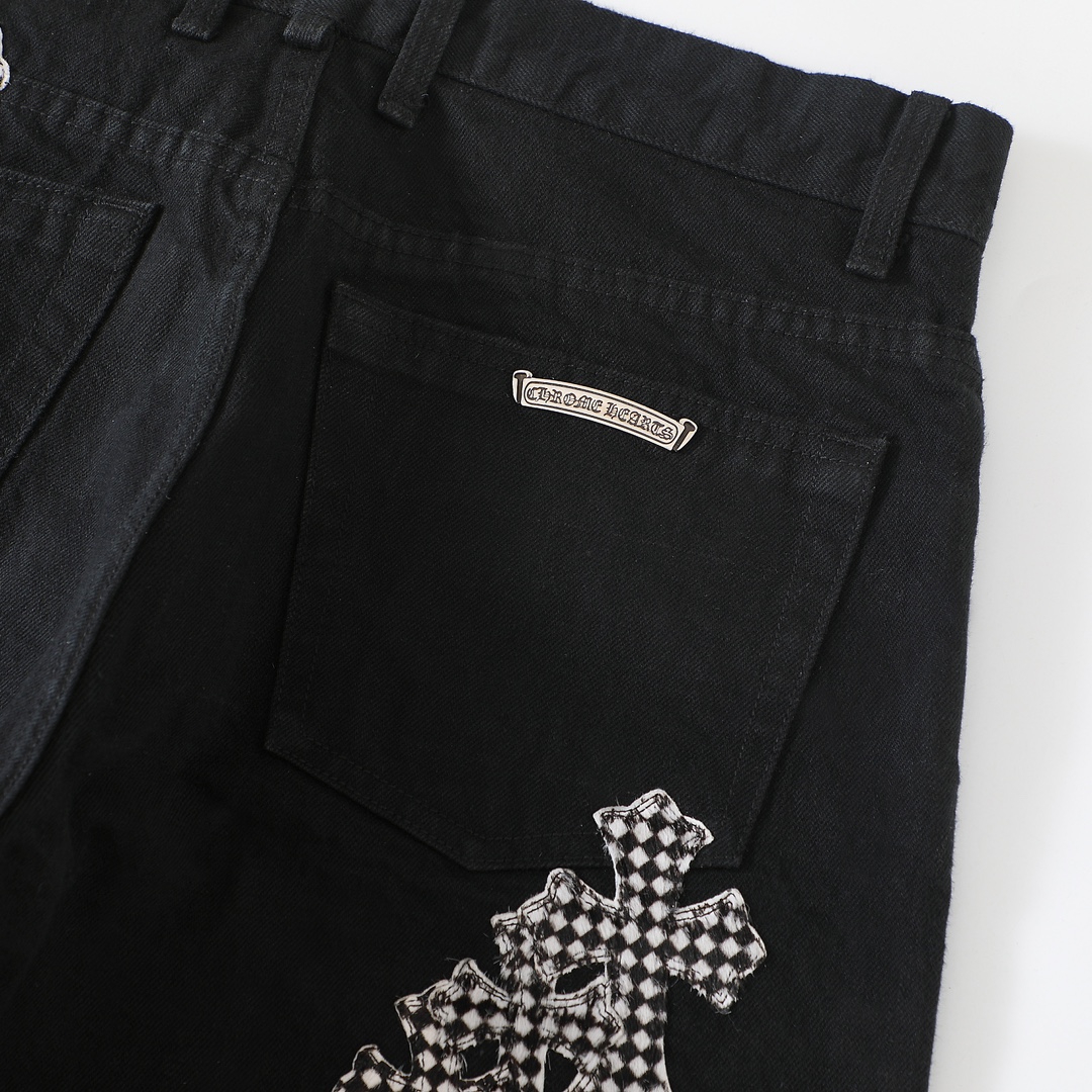 Pink Cross Checkered Flame Pants. This style has been developed over six months with significant investment, as it truly takes time to understand the details of these pants! So many people have asked about them. I believe those who buy from us aren't