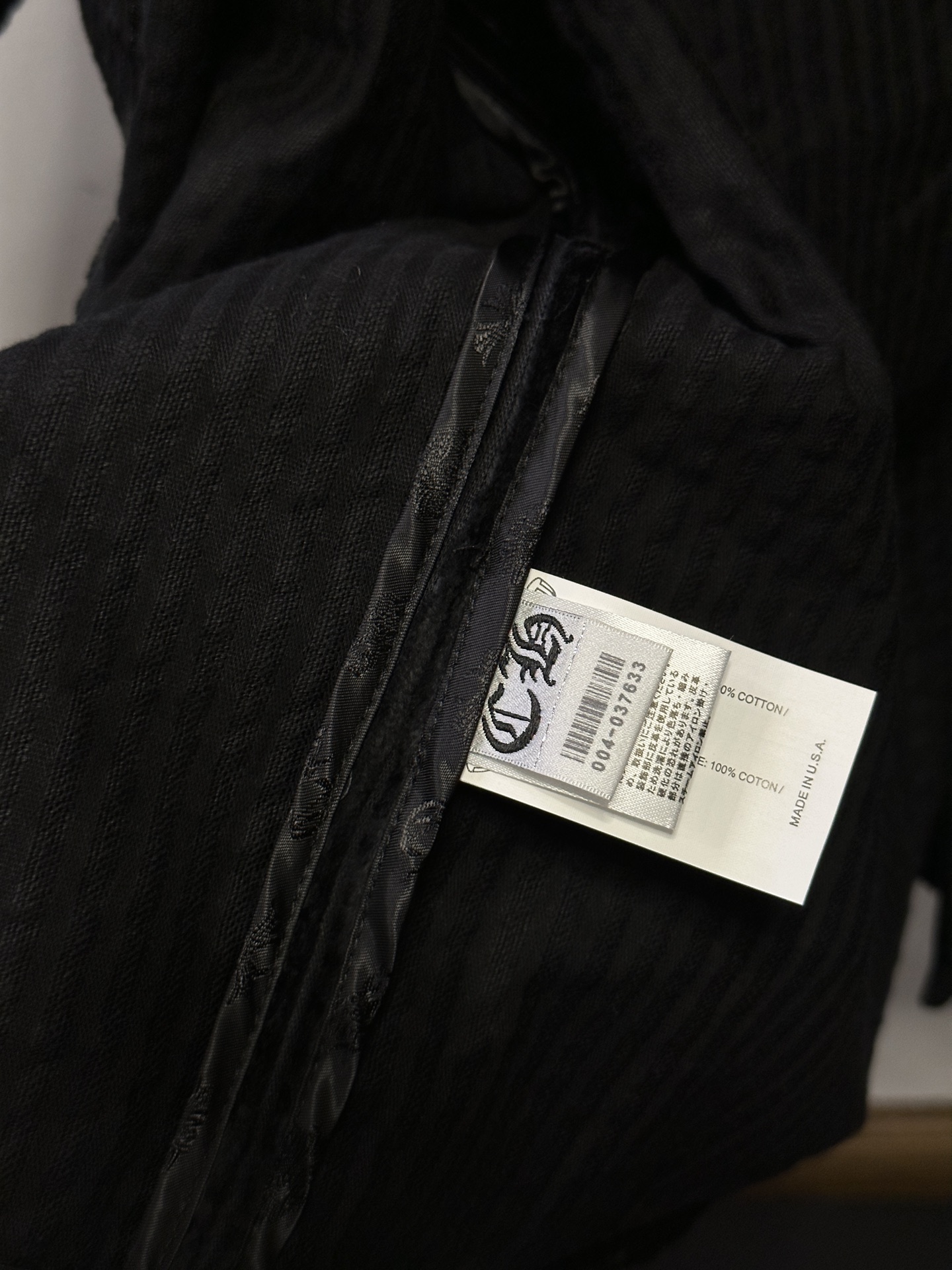 Chrome Hearts Exclusive Mattyboy Red Lips Corduroy ShirtHardware is original molded and silver-plated. Lining is identical to the authentic product.Sizes S-XL