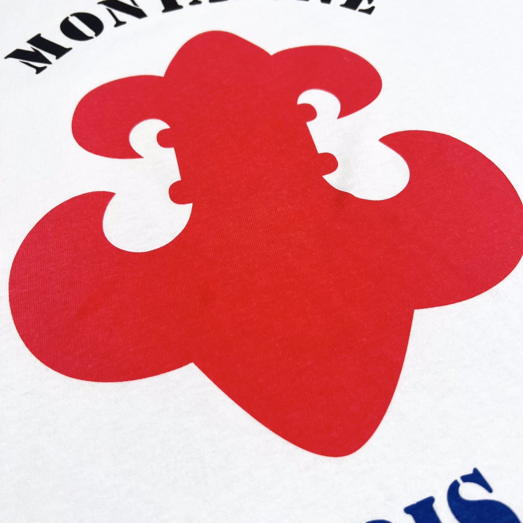 Chrome Hearts Paris Store Exclusive: Red Scout Floral Long-Sleeve T-ShirtThis T-shirt is made of custom-woven and dyed 210g pure cotton plain weave high-density fabric. The all-over print uses the same thermosetting ink material; the ink setting ma