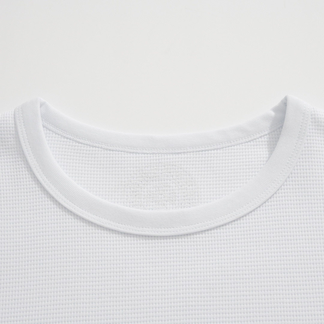 Chrome Hearts 2025 Spring/Summer Waffle Long-Sleeve T-ShirtA perfect blend of classic and innovative design, showcasing individuality with Chrome Hearts' iconic Sanskrit logo. Sizes S, M, L