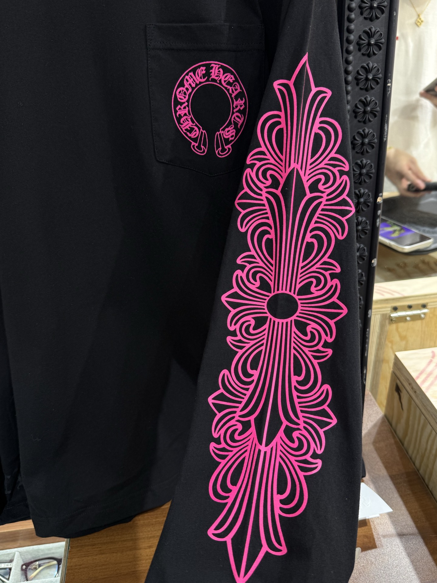 Chrome Hearts Pink Double-Sleeve Cross Vine Back Horseshoe T-Shirt, Black Long-SleeveSize: S M L XL